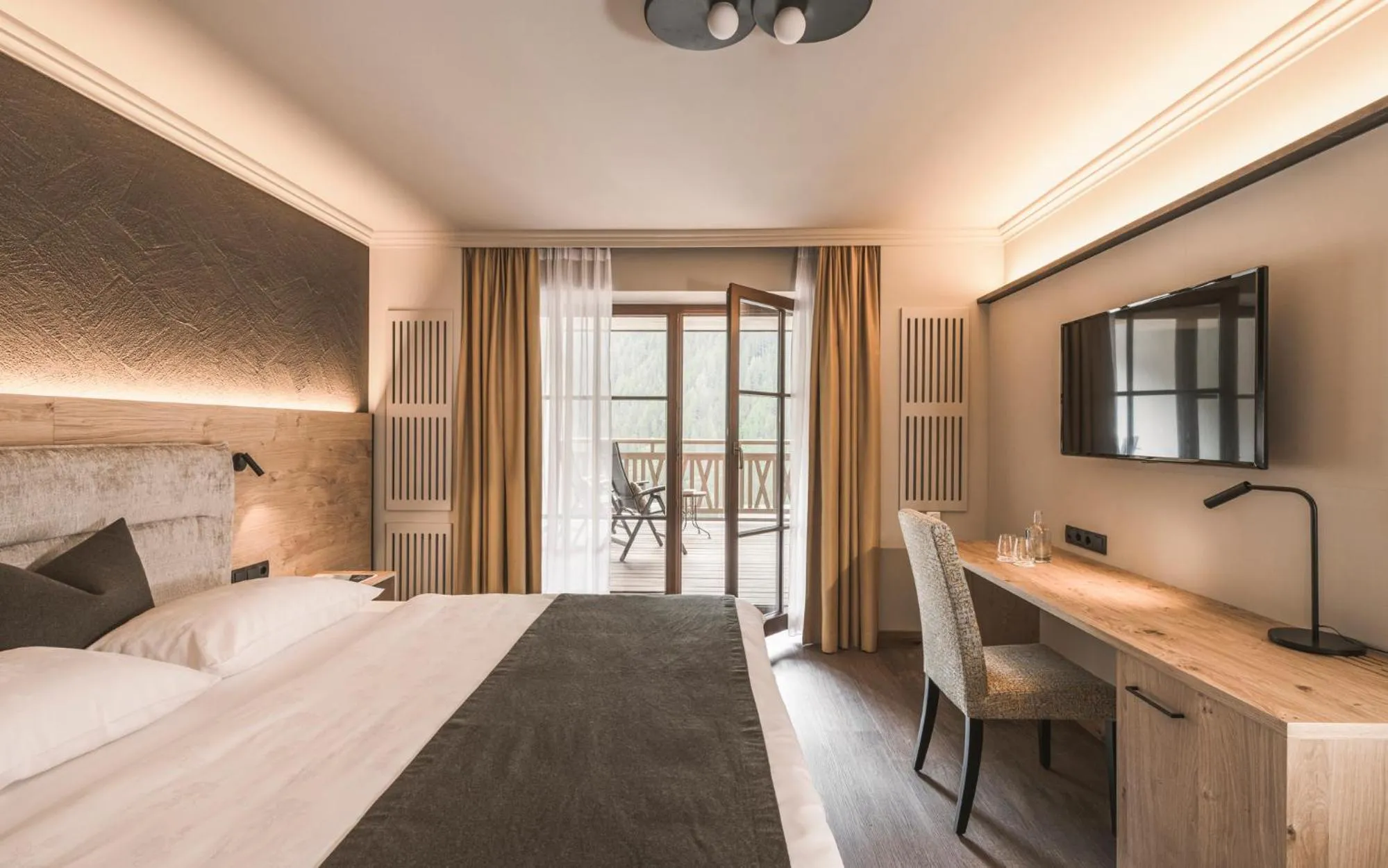 Bedroom, Bed in Falkensteiner Hotel Falkensteinerhof Superior