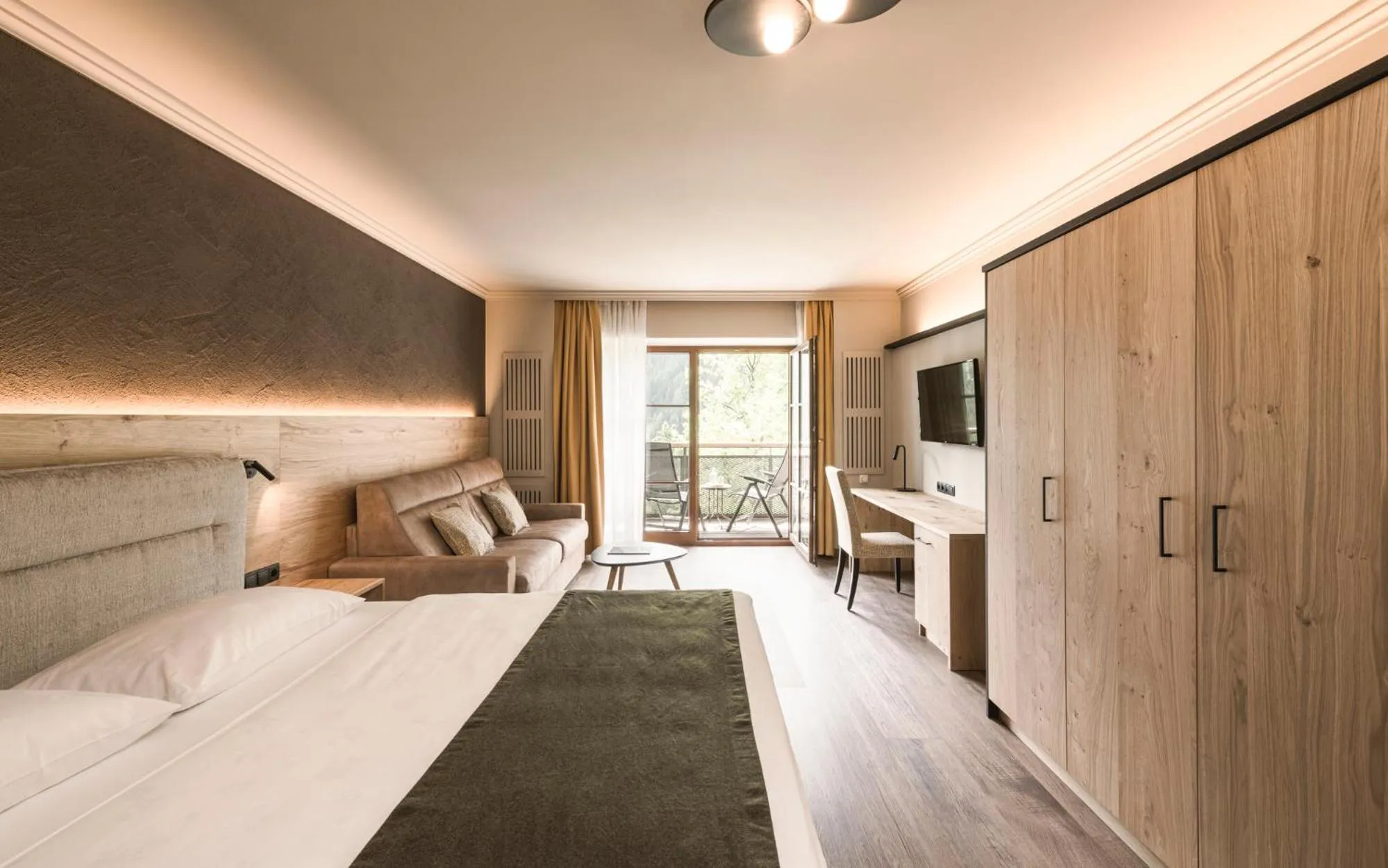 Bedroom, Bed in Falkensteiner Hotel Falkensteinerhof Superior