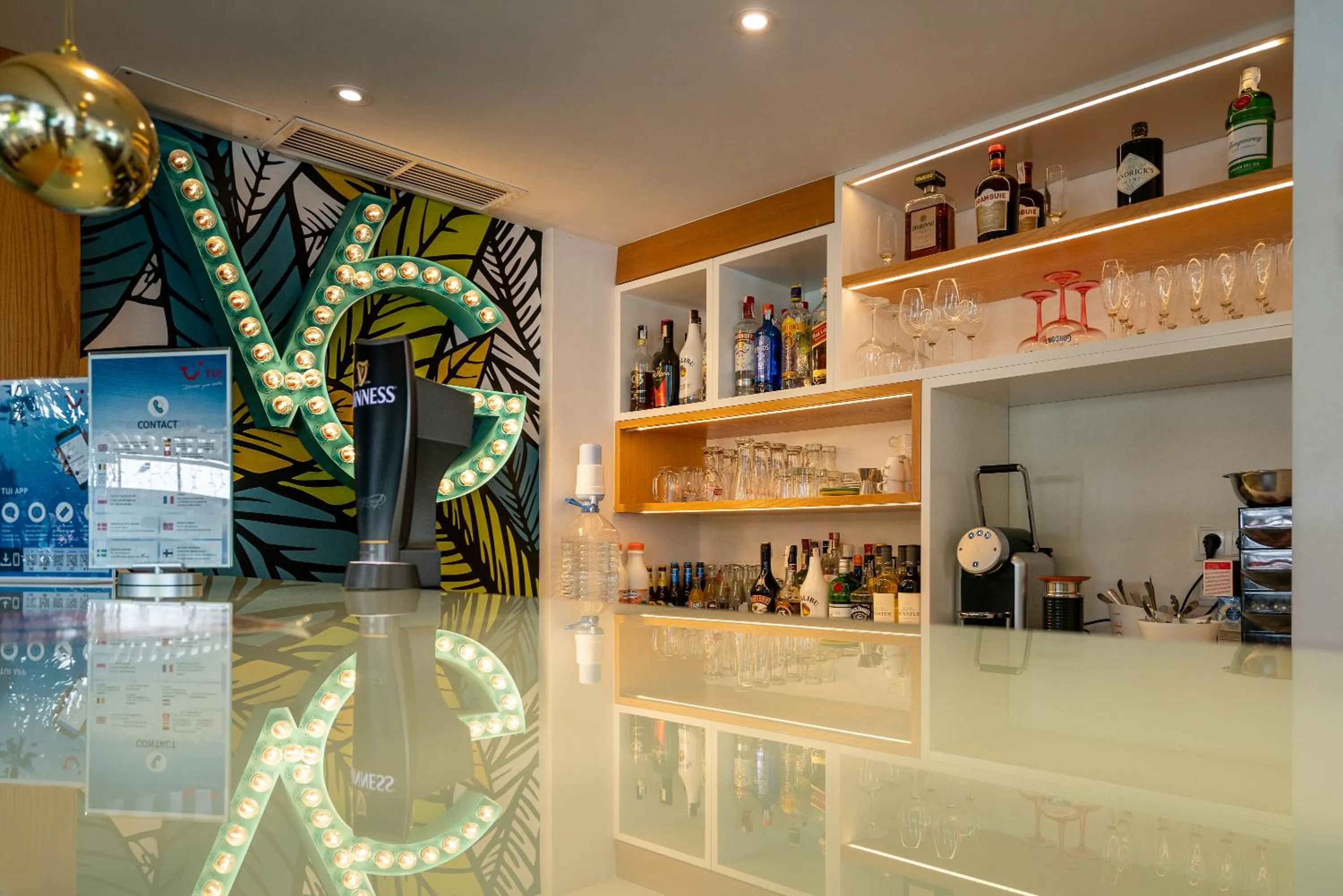Lounge or bar in Vanilla Garden Boutique Hotel - Adults Only