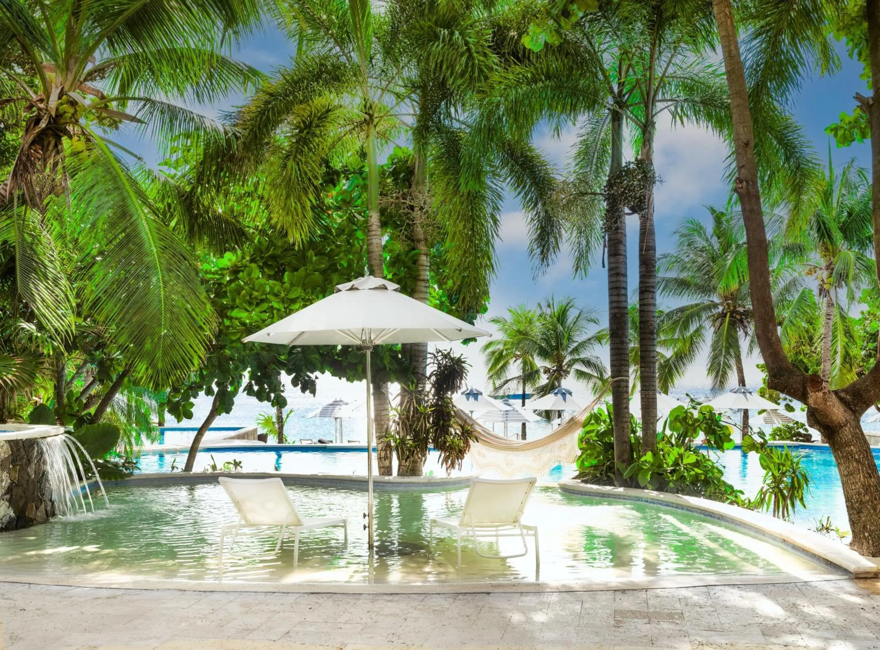 Swimming pool in Kimpton - Grand Roatan Resort and Spa