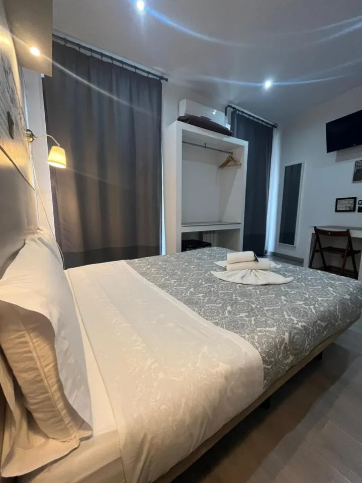 Photo of the whole room, Bed in Fuencarral Rooms