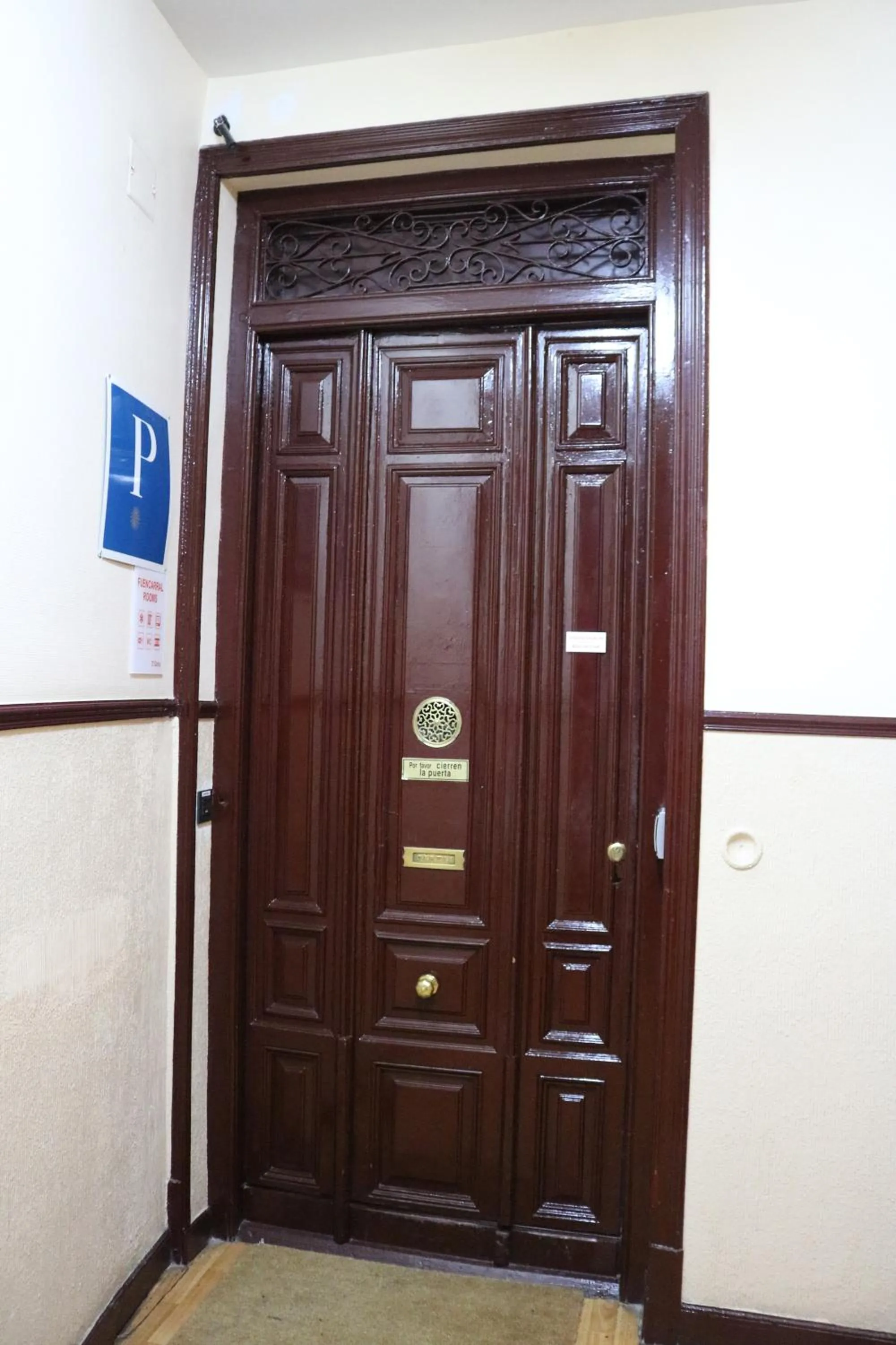 Facade/entrance in Fuencarral Rooms