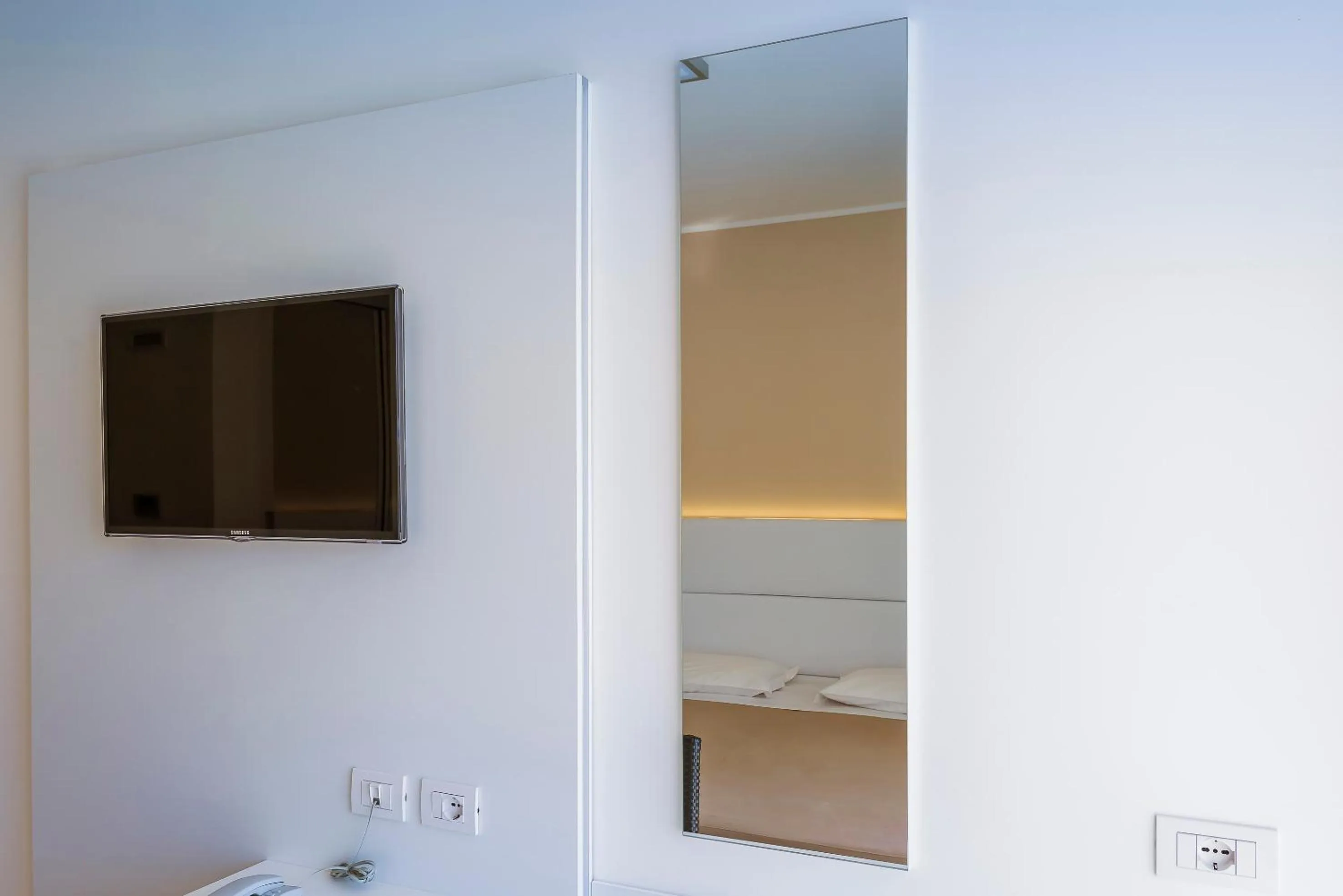 TV and multimedia in Hotel Villa Katy