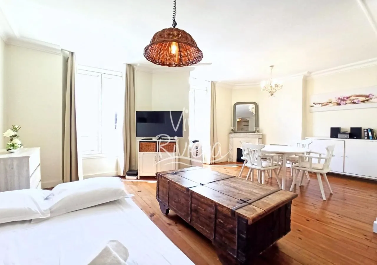 Communal lounge/ TV room in Viva Riviera 5 Rue Florian