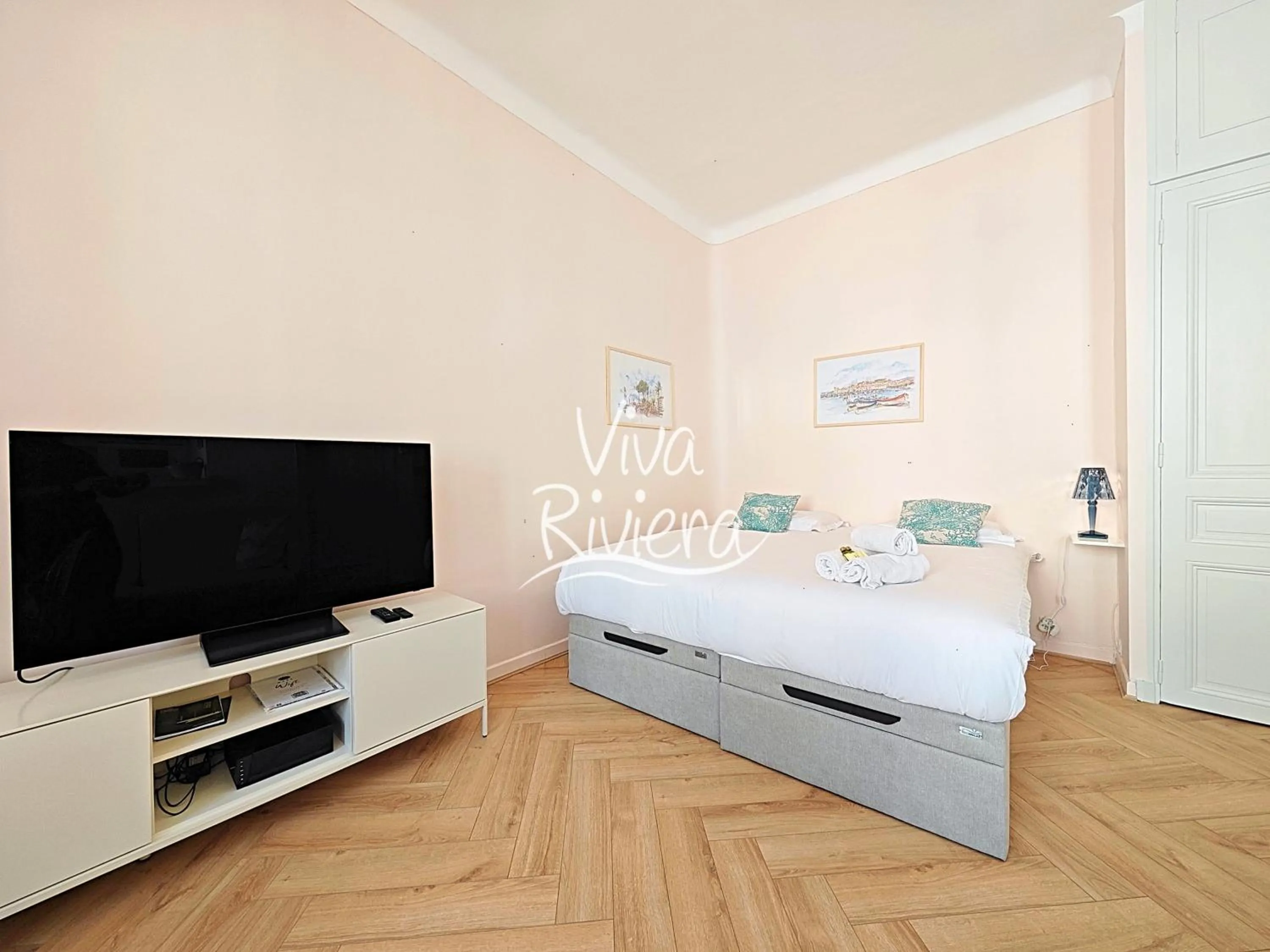 Bed in Viva Riviera 5 Rue Florian