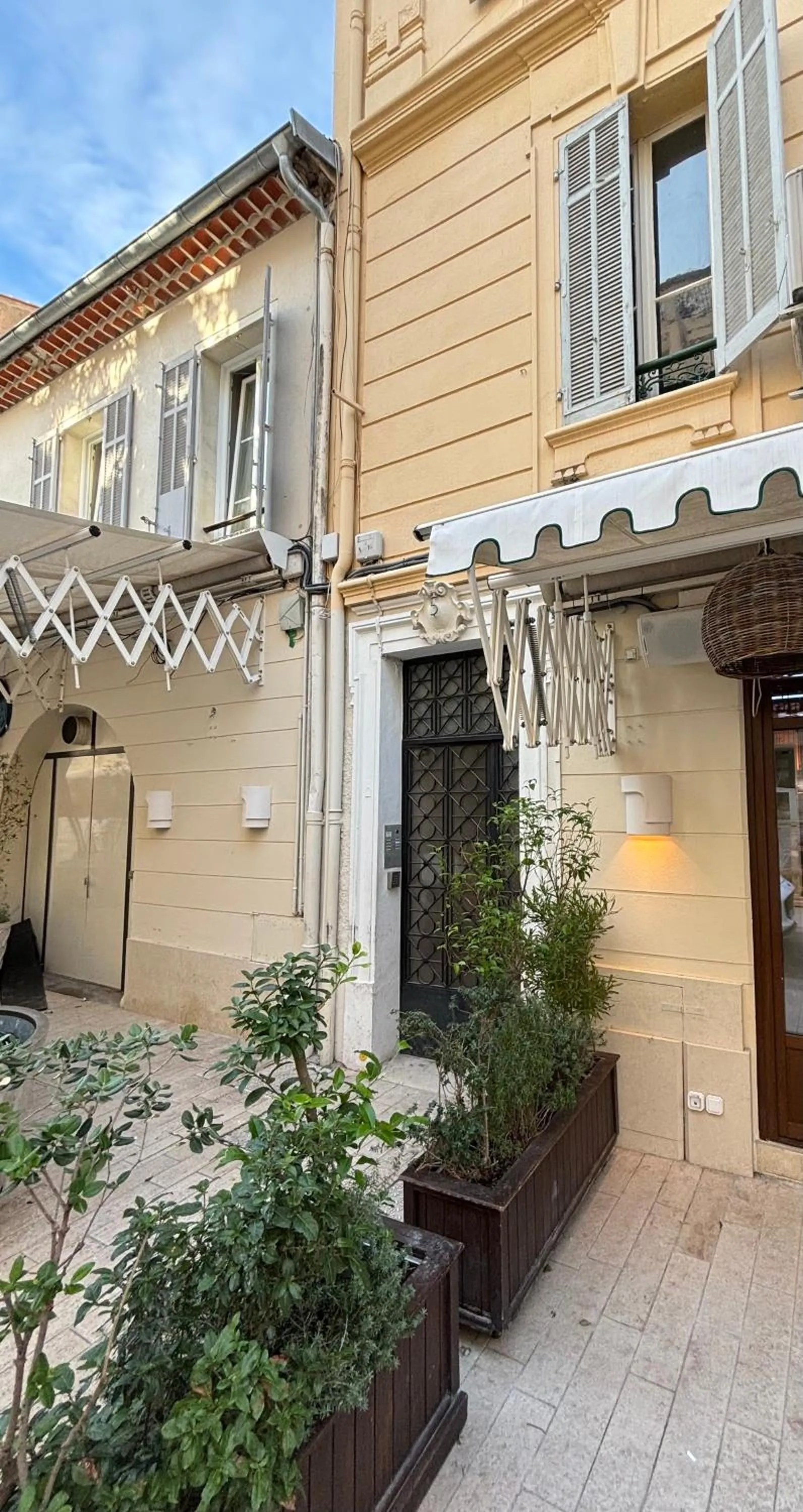 Property building in Viva Riviera 5 Rue Florian