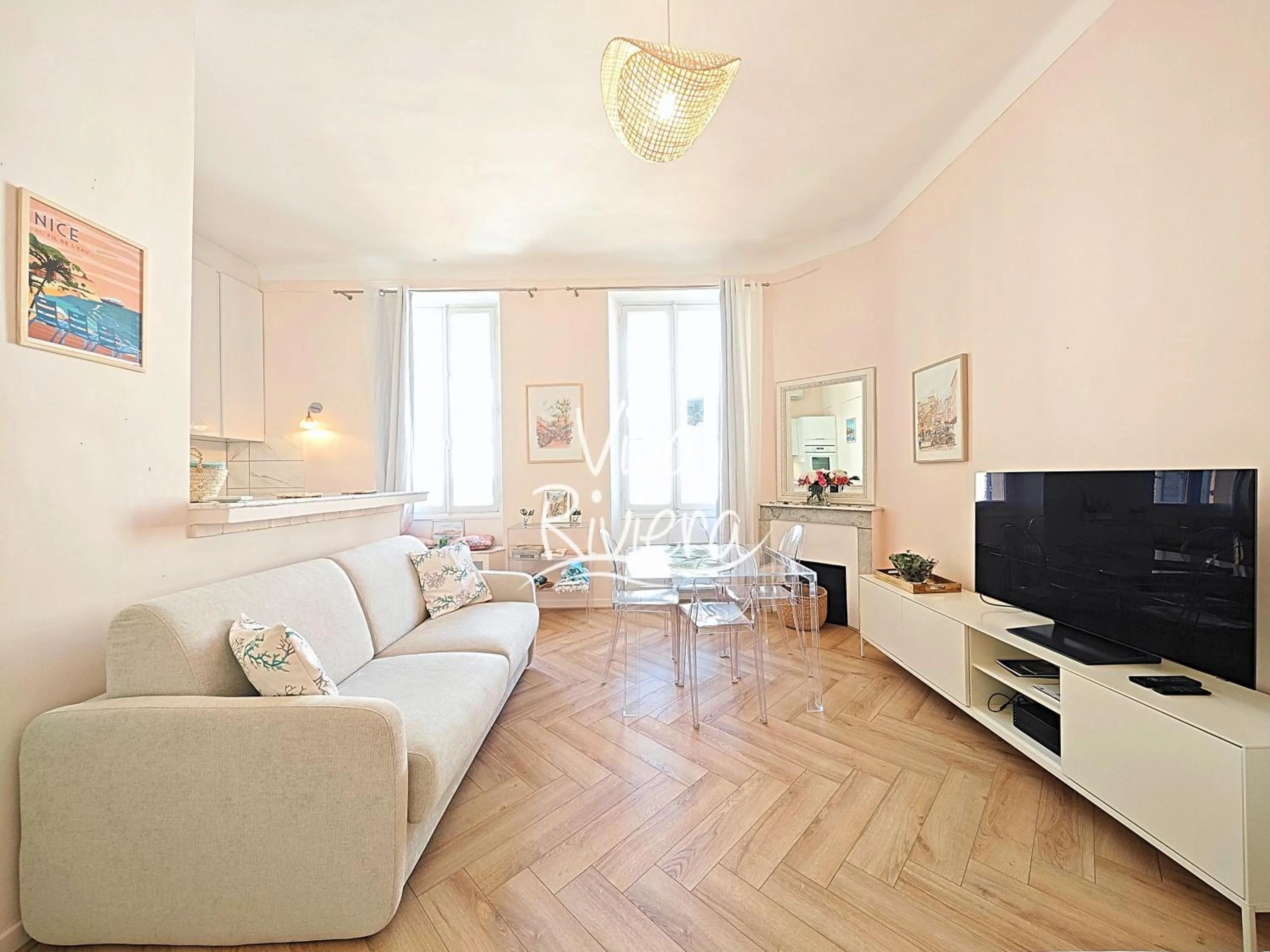 Communal lounge/ TV room in Viva Riviera 5 Rue Florian