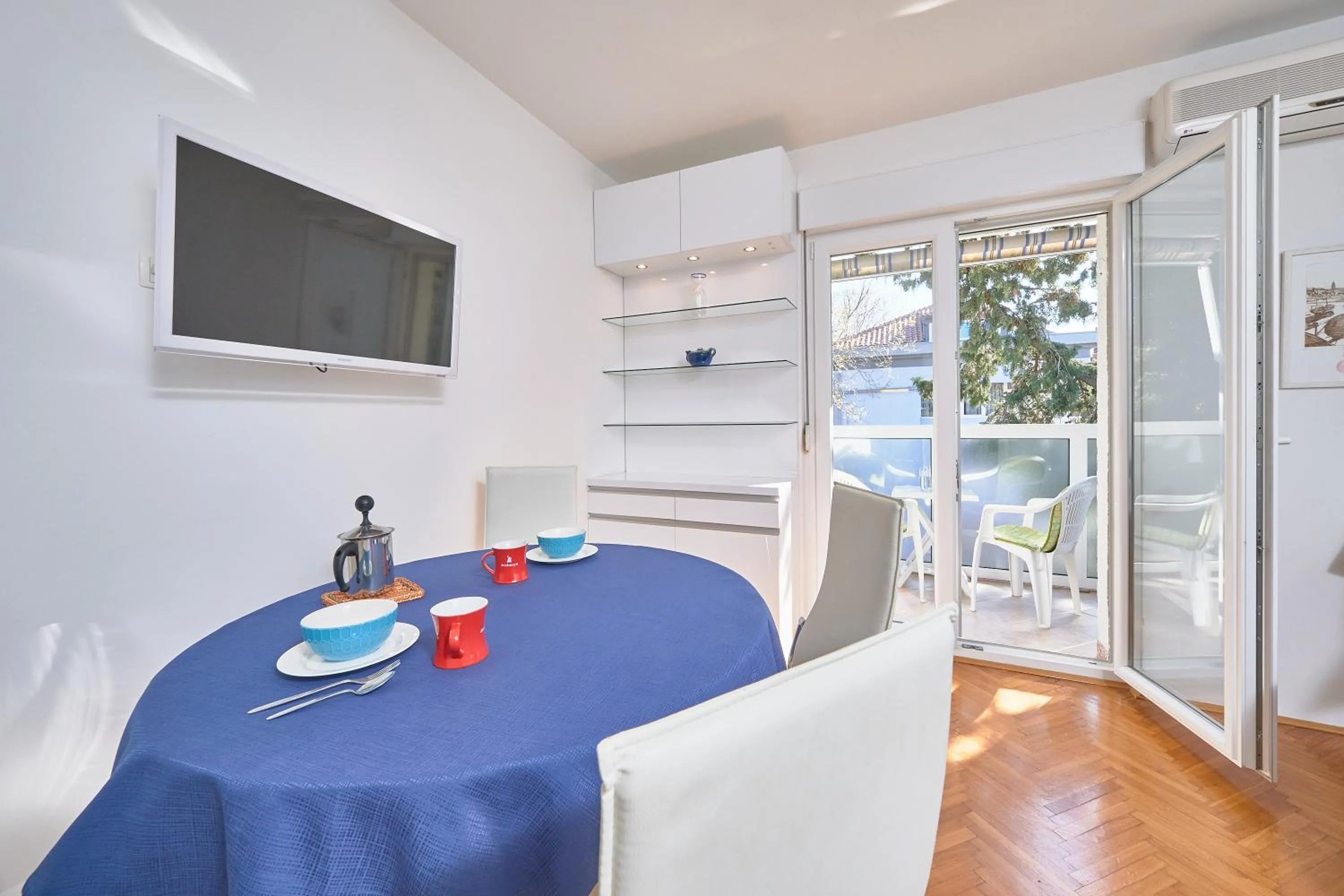 Dining area in Apartment Andrea by Litto