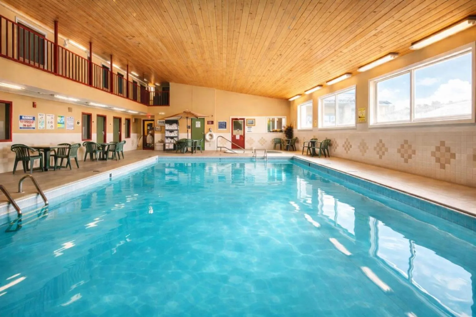 Swimming pool in Fireside Inn and Suites
