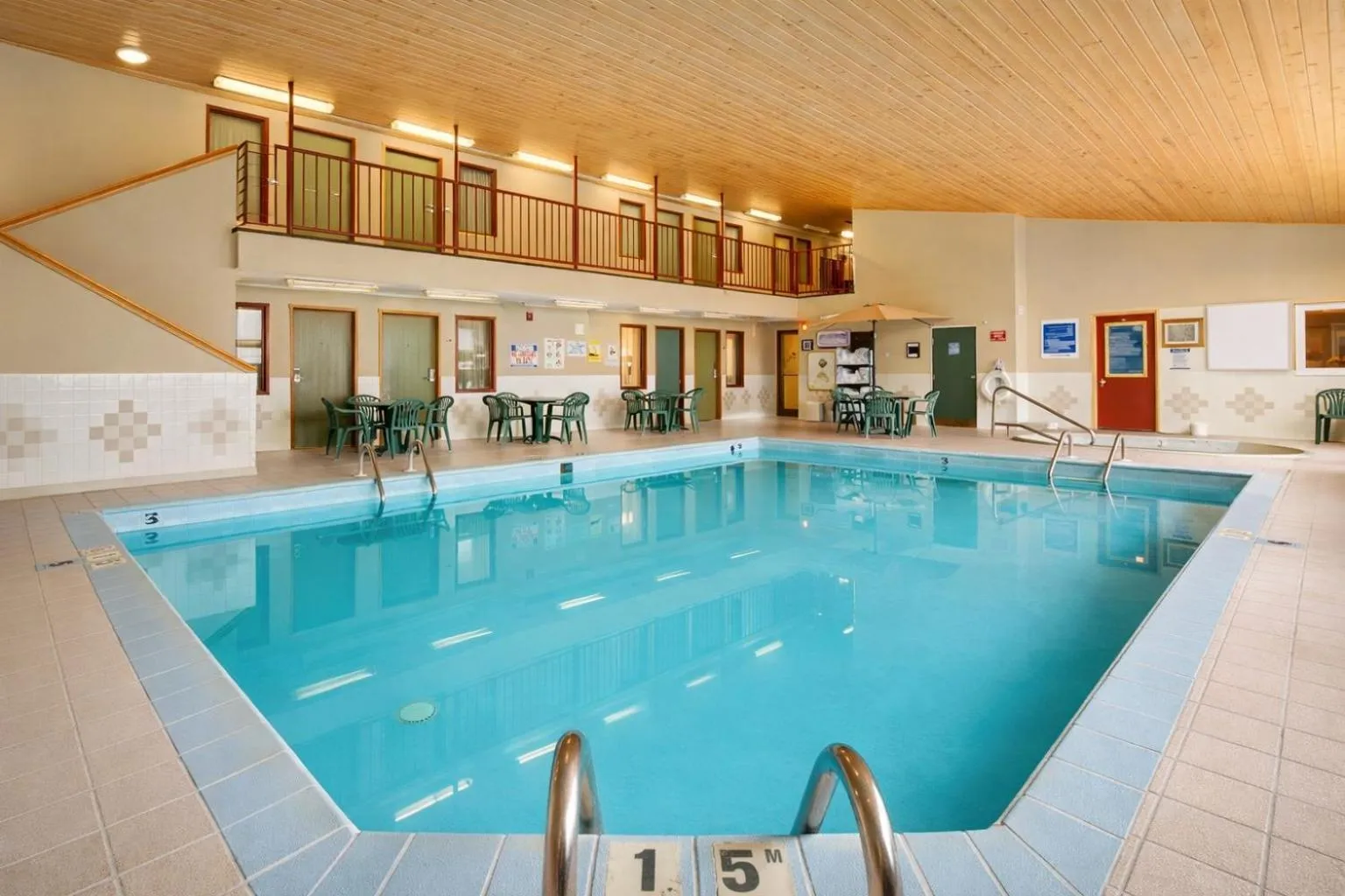 Swimming pool in Fireside Inn and Suites