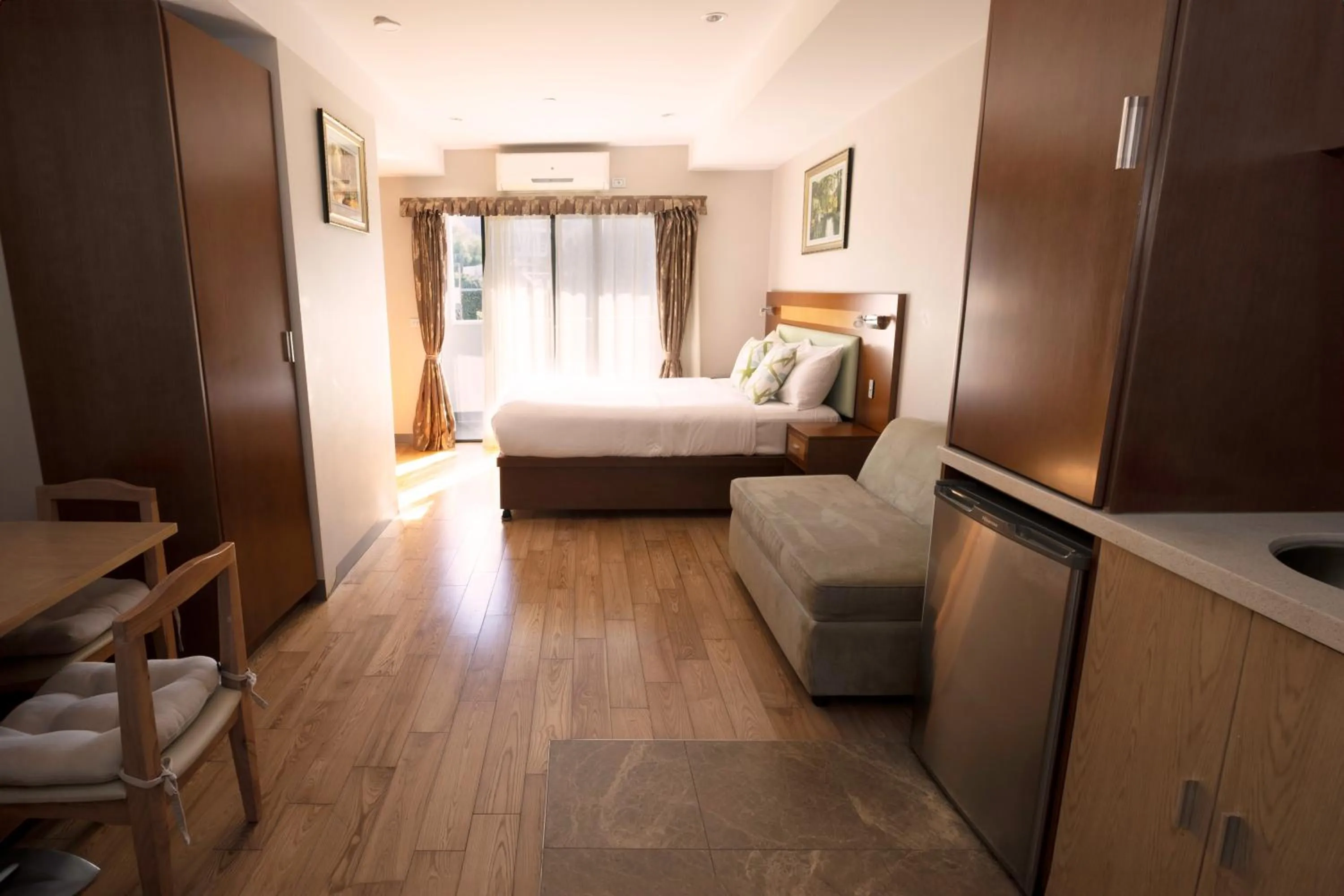 Bed in Melrose Apartments