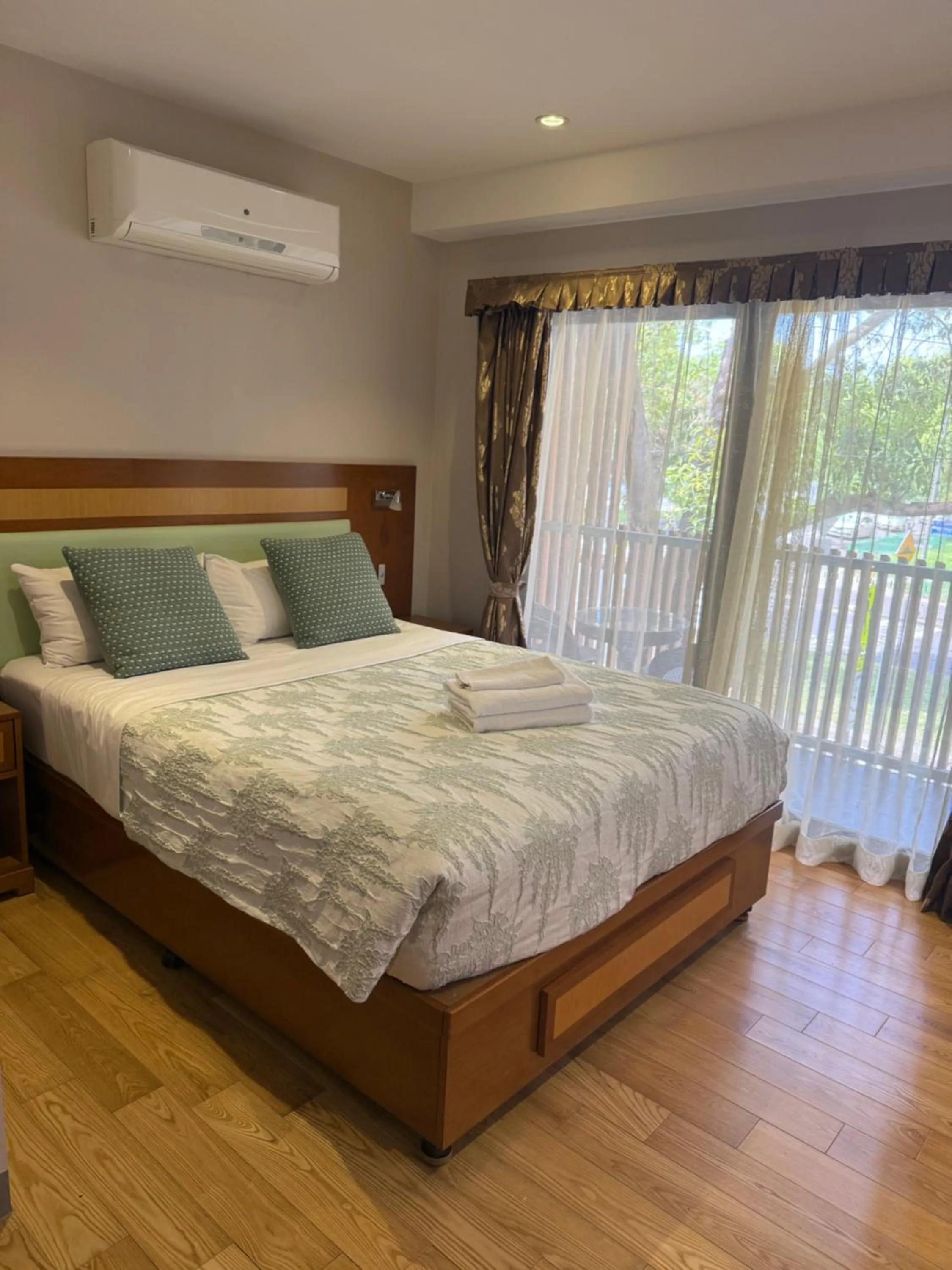 Bed in Melrose Apartments