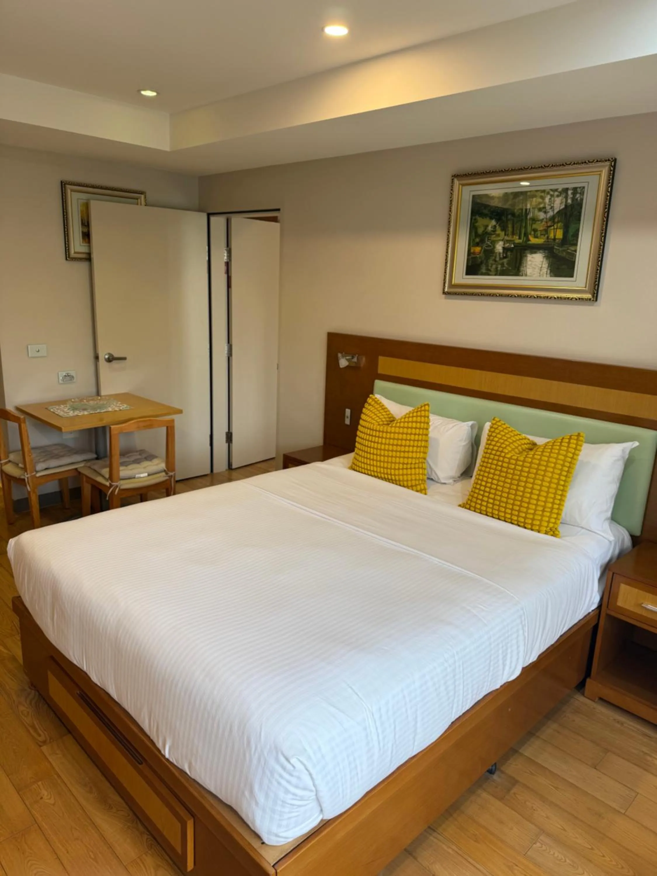 Bed in Melrose Apartments