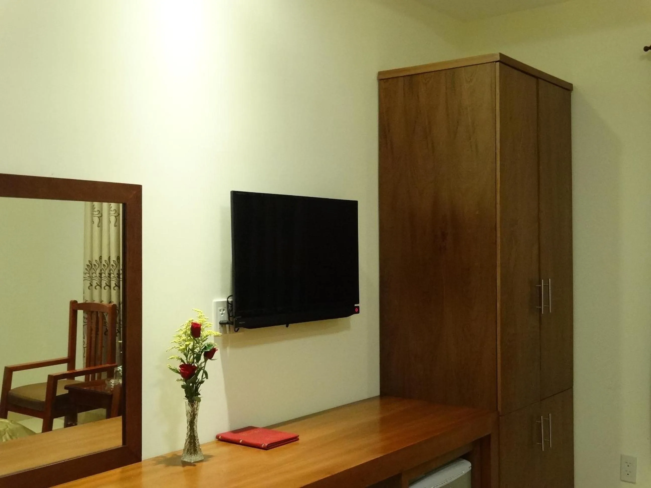 TV and multimedia in Hoa Vinh Hotel