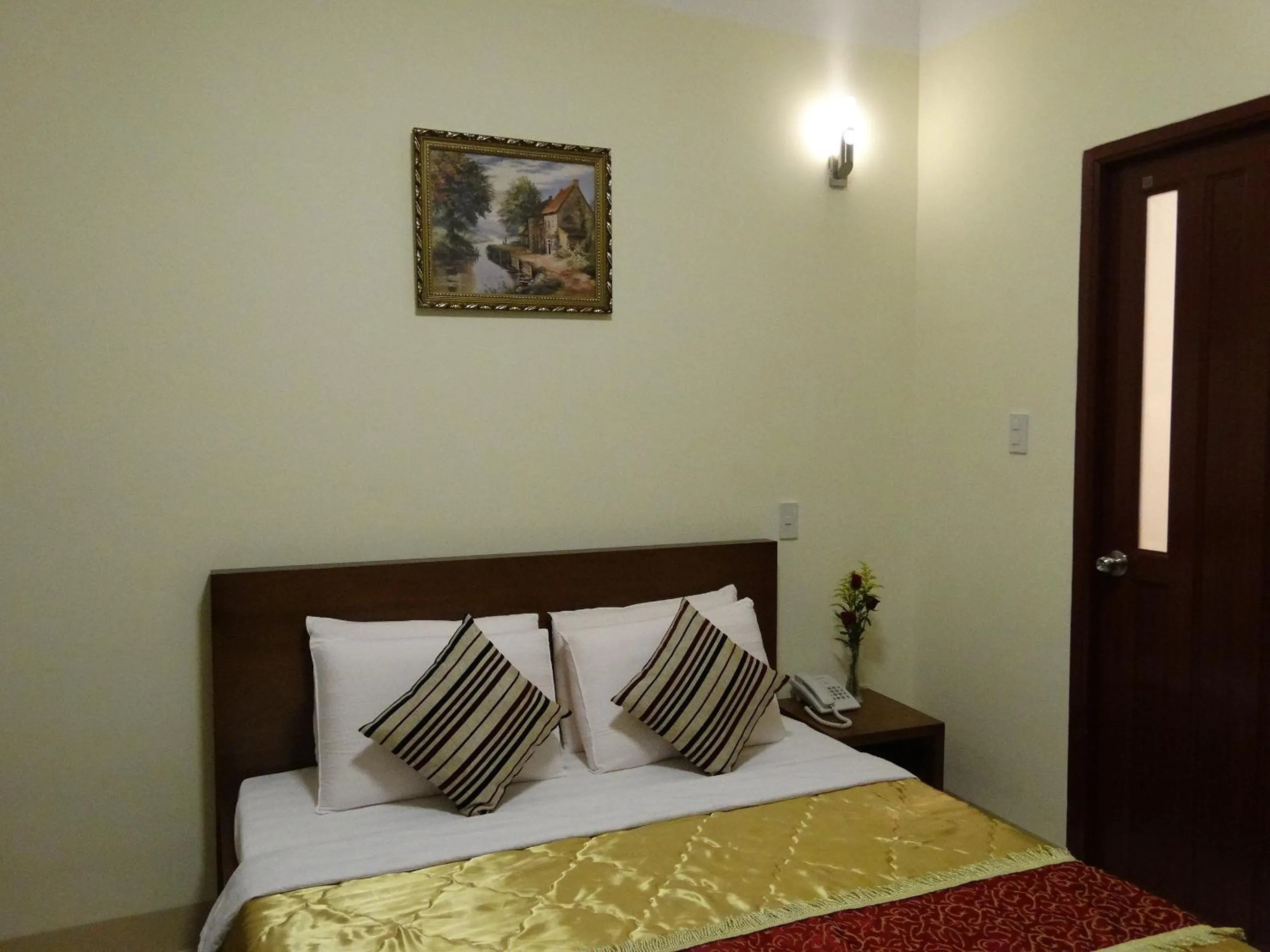 Photo of the whole room in Hoa Vinh Hotel