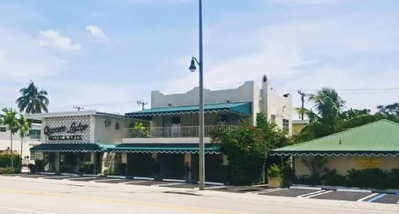 Day in Queens Lodge Motel