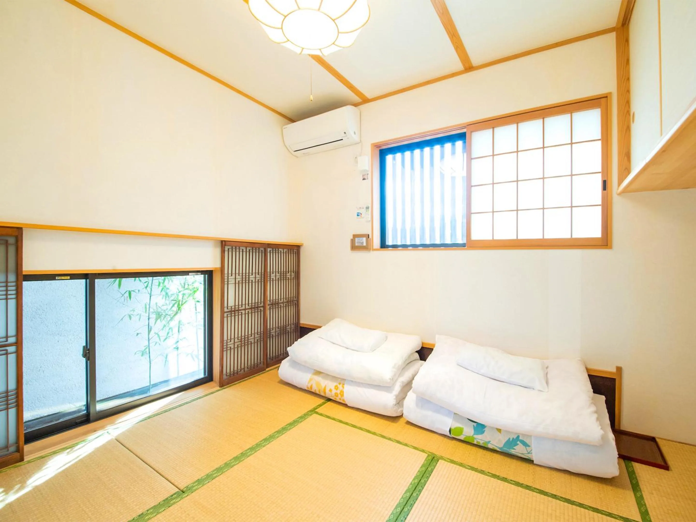 Photo of the whole room, Bed in Guest House Wakabaya