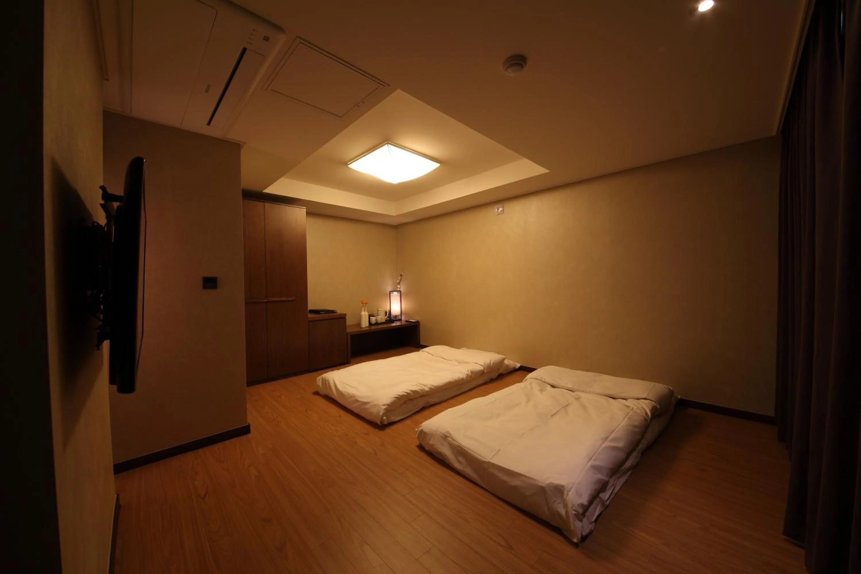 Property building, Bed in Avonhotel Gunsan