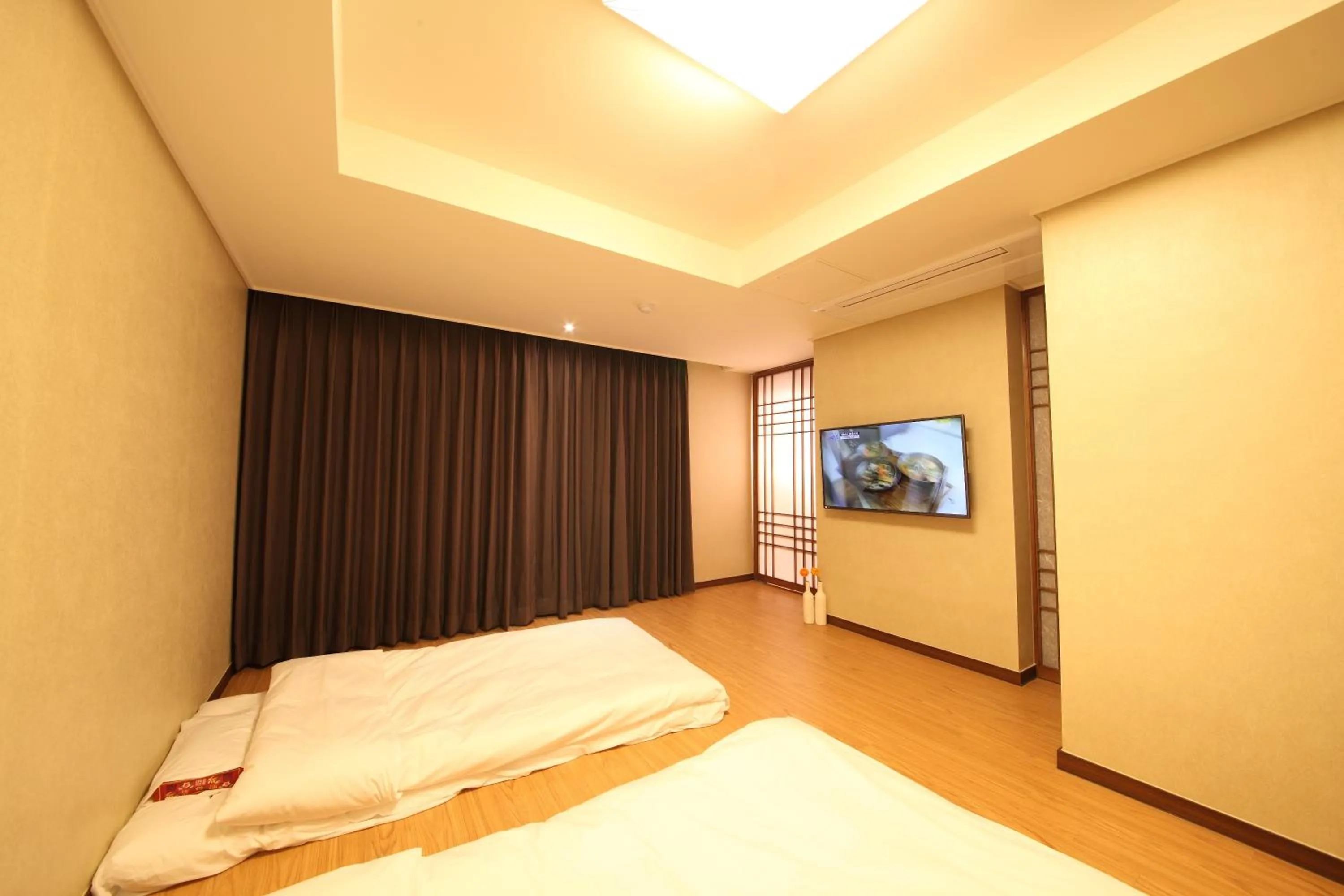Property building, Bed in Avonhotel Gunsan