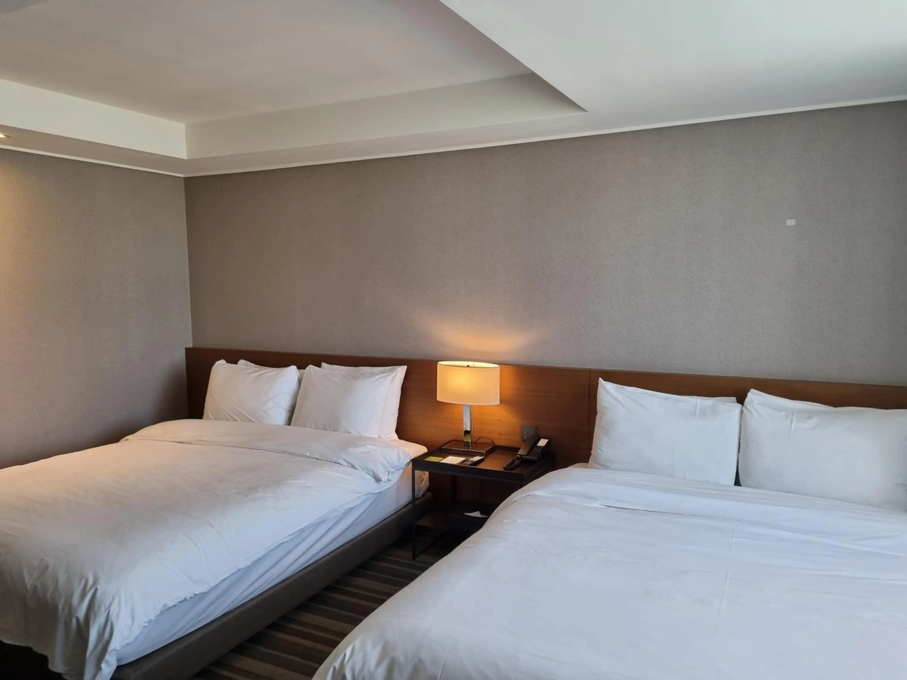Property building, Bed in Avonhotel Gunsan