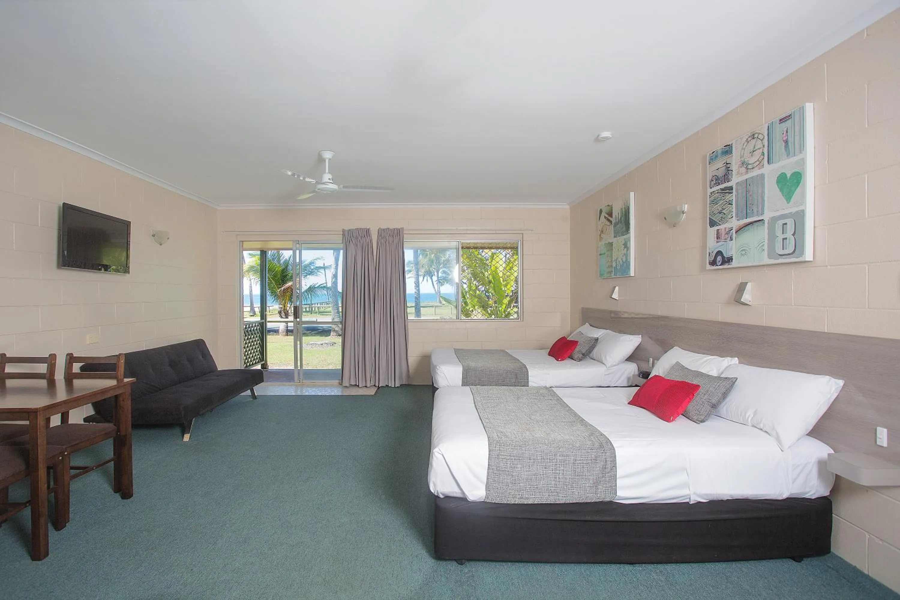 Photo of the whole room, Bed in Sarina Beach Motel