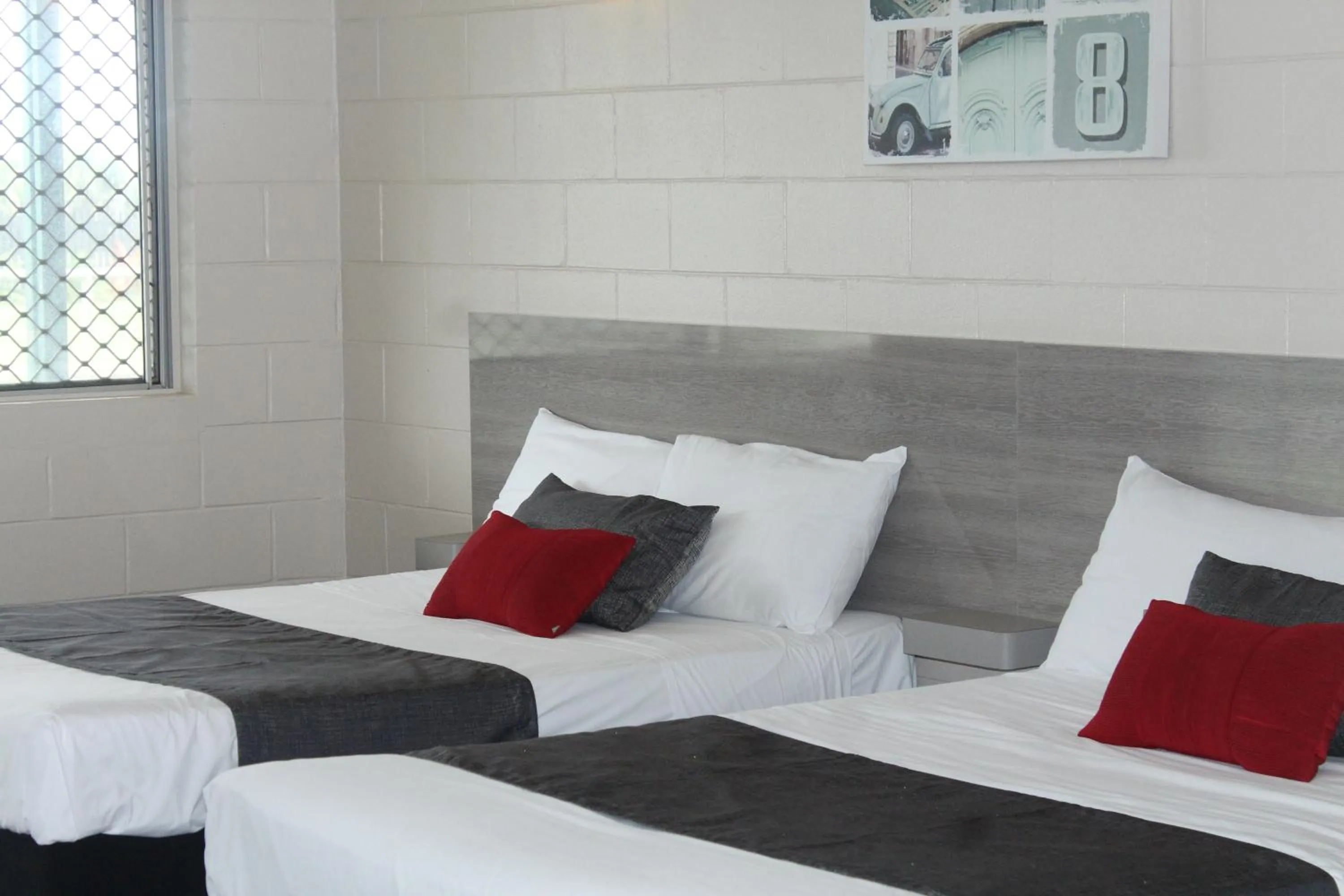 Bedroom, Bed in Sarina Beach Motel