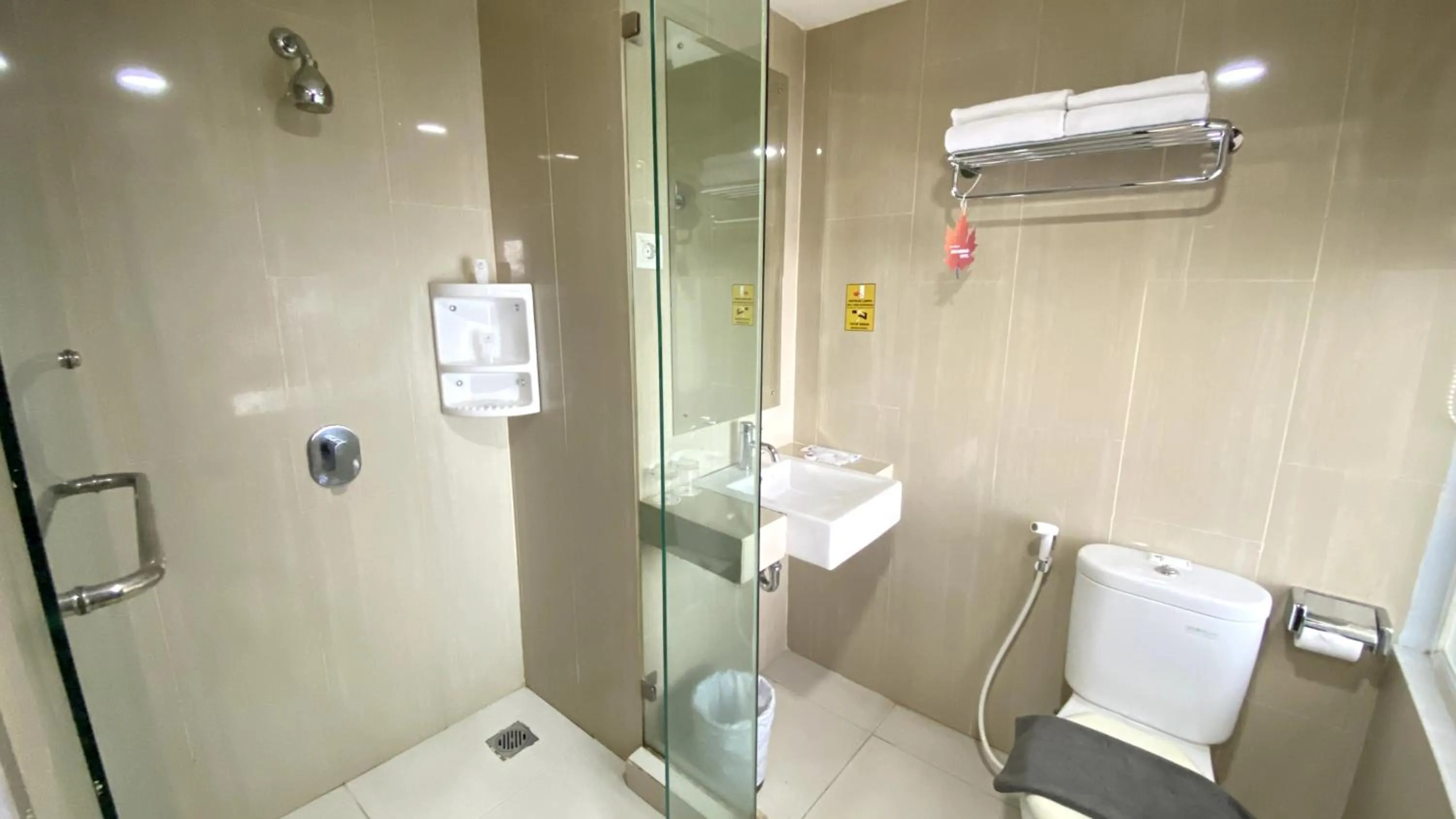 Shower in Merapi Merbabu Hotels Bekasi