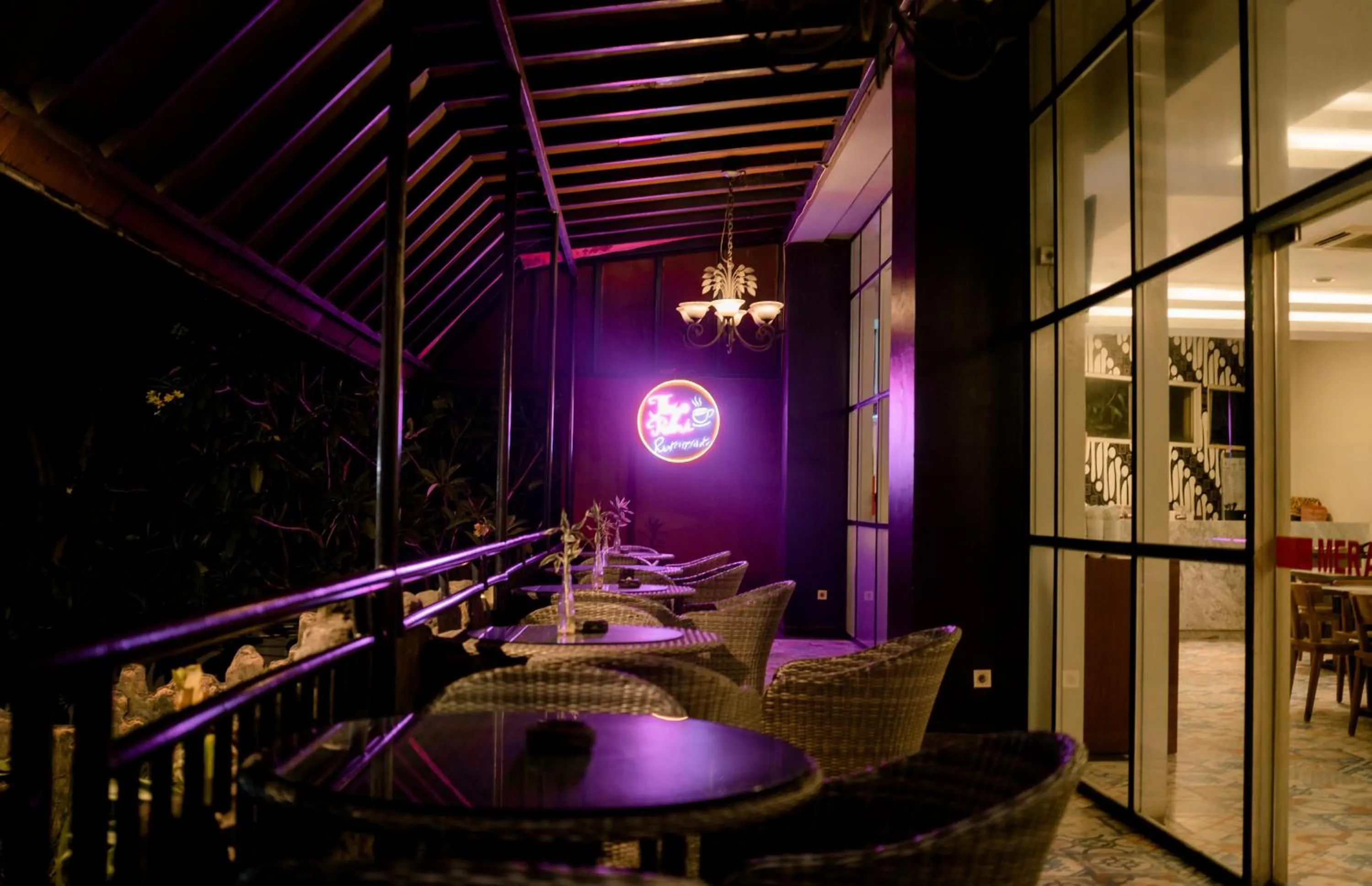 Restaurant/places to eat in Merapi Merbabu Hotels Bekasi