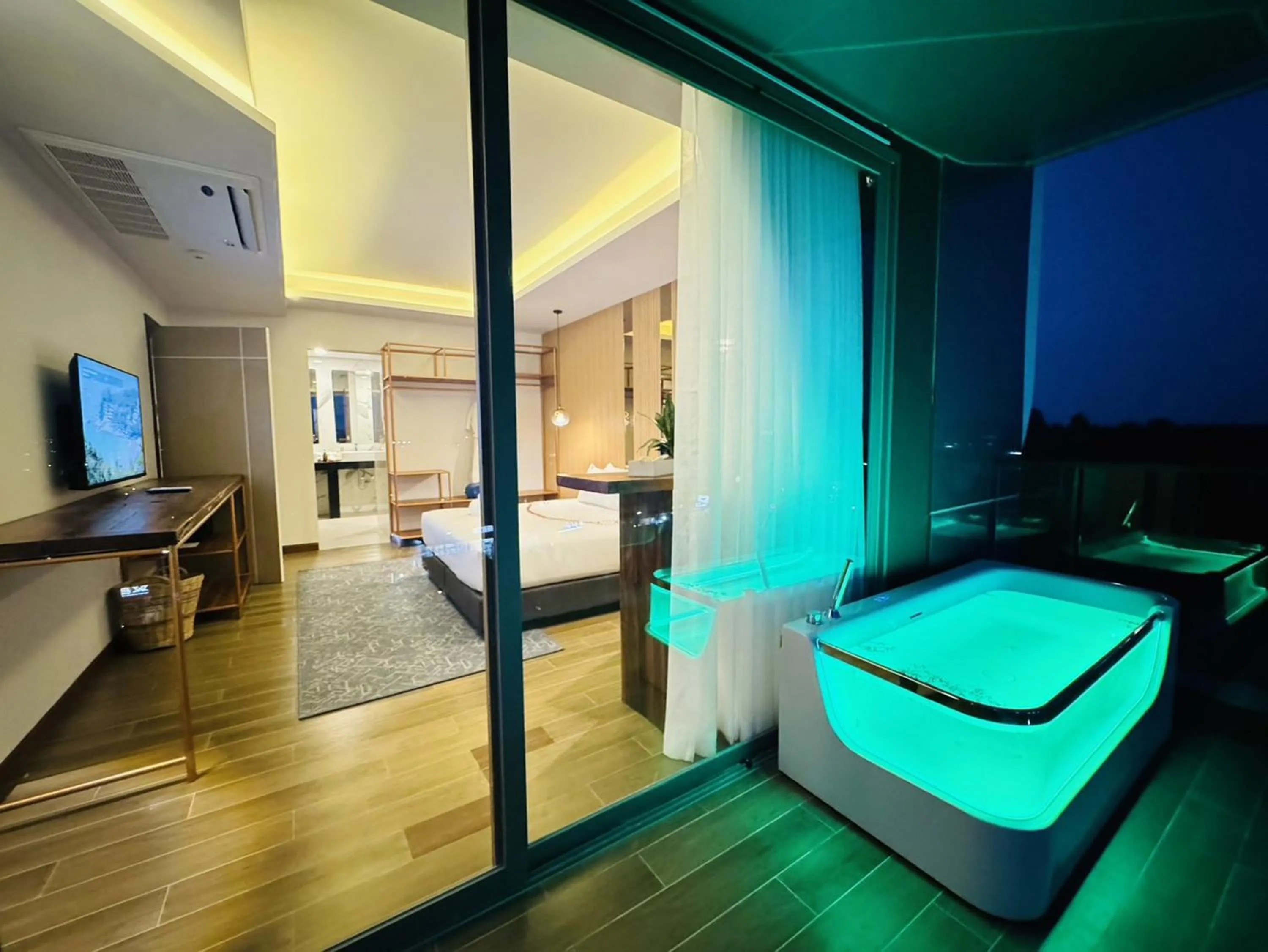 Photo of the whole room, Bed in The Blue Hotel