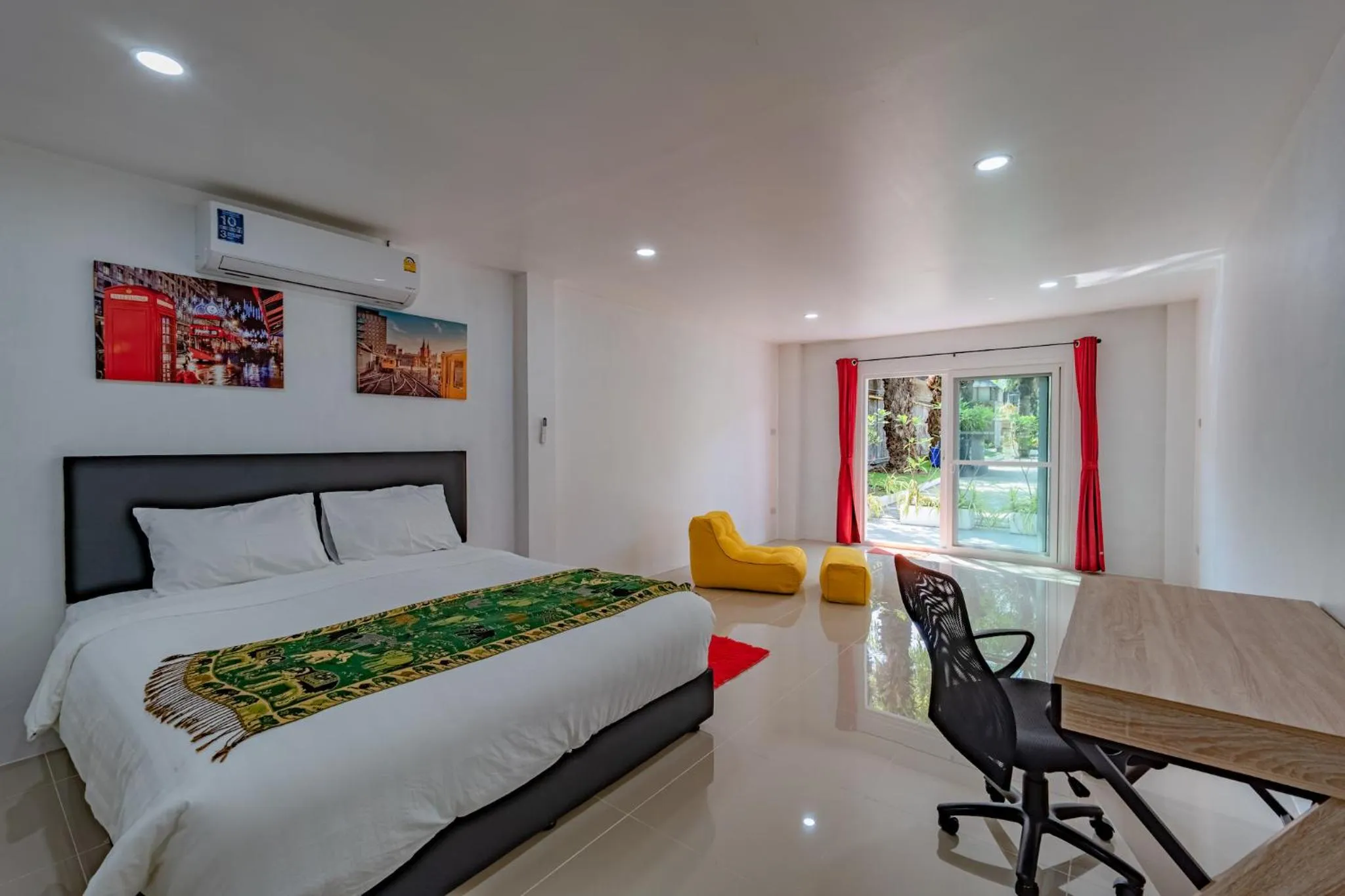 Bed in Chalong - 10 BR Private Pool Villa - Villa Nap Dau - Phuket