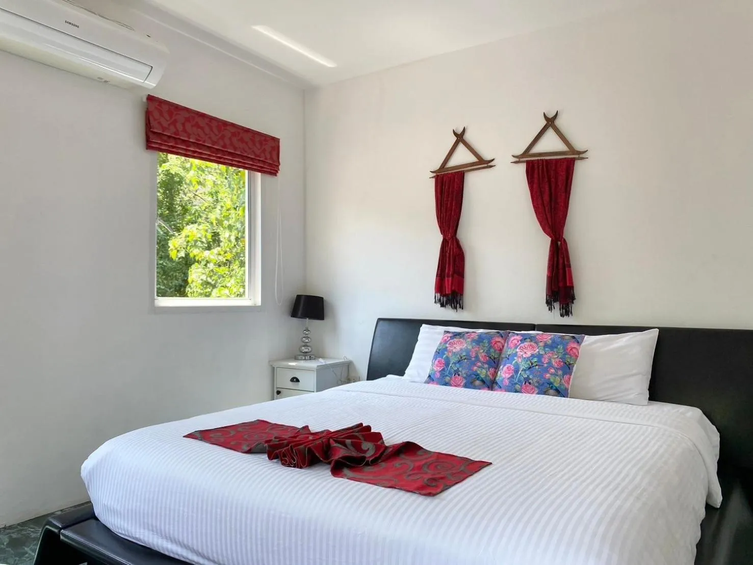Bed in Chalong - 10 BR Private Pool Villa - Villa Nap Dau - Phuket