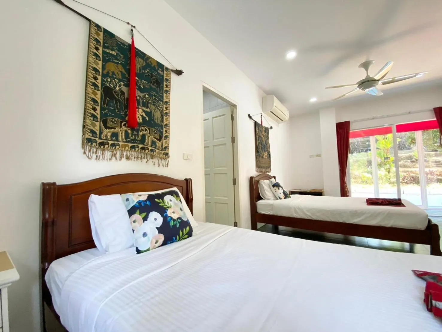 Bed in Chalong - 10 BR Private Pool Villa - Villa Nap Dau - Phuket