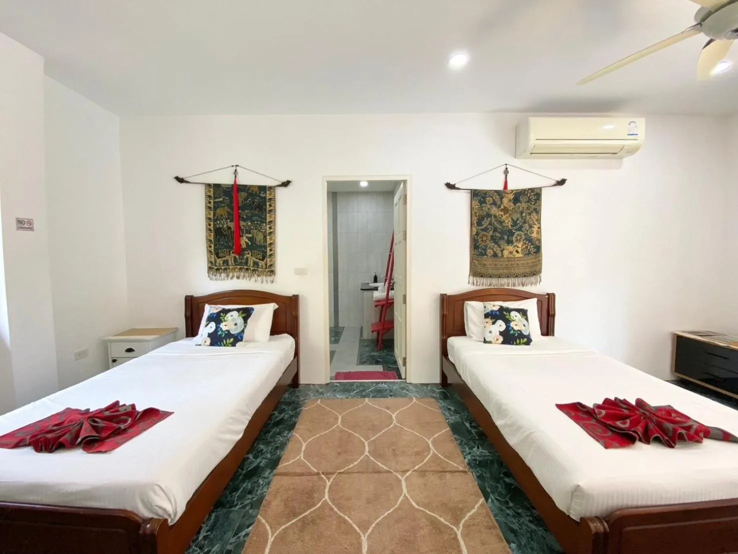 Bed in Chalong - 10 BR Private Pool Villa - Villa Nap Dau - Phuket