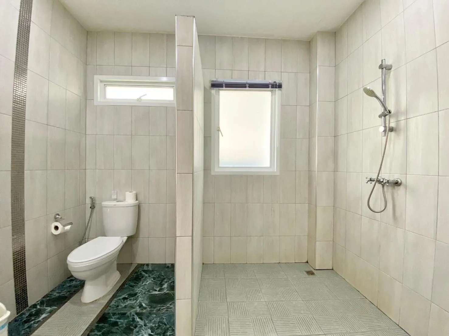 Shower in Chalong - 10 BR Private Pool Villa - Villa Nap Dau - Phuket