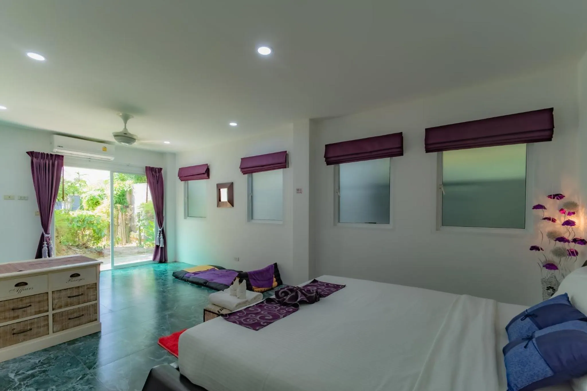 Bed in Chalong - 10 BR Private Pool Villa - Villa Nap Dau - Phuket