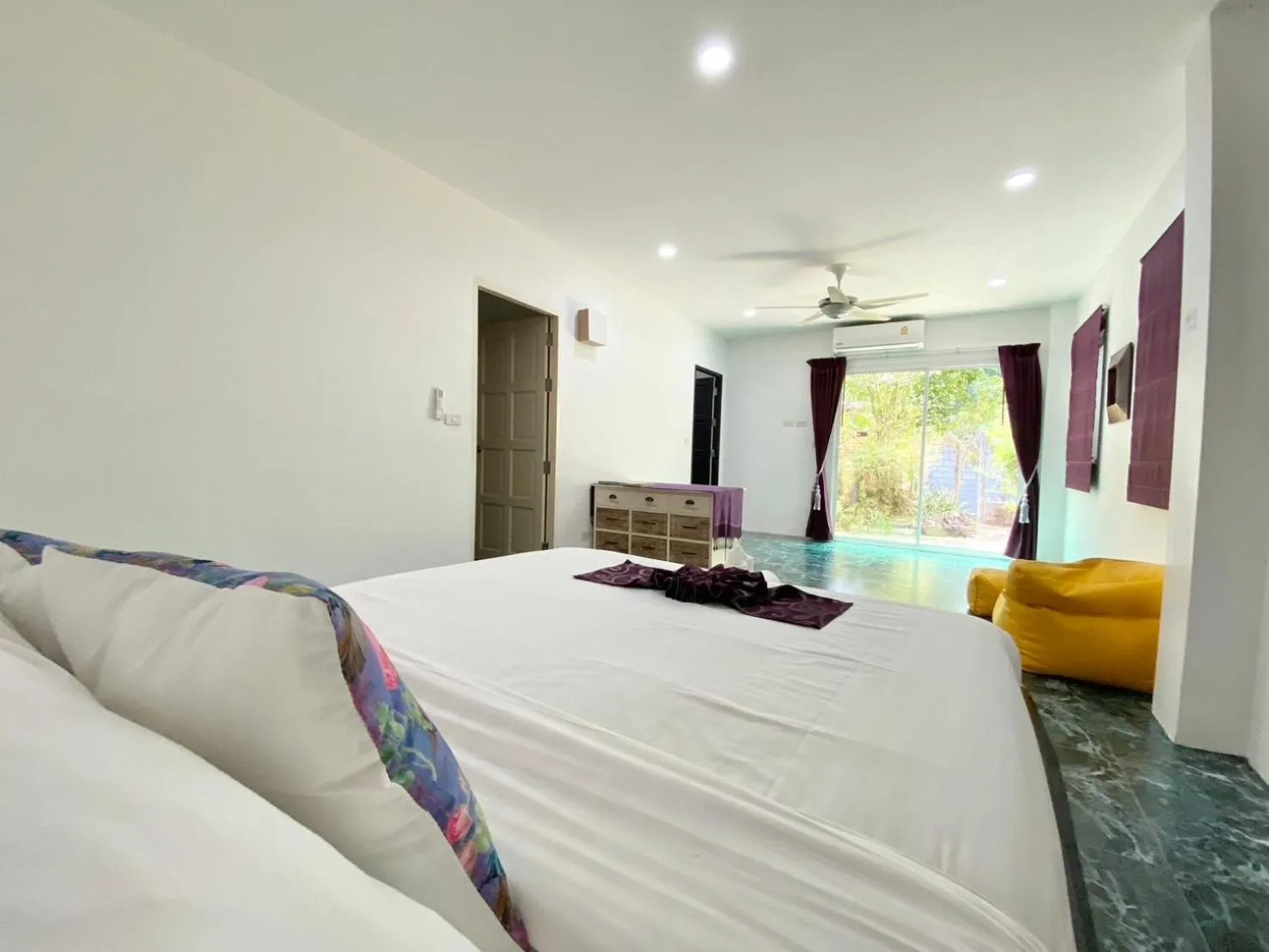 Bed in Chalong - 10 BR Private Pool Villa - Villa Nap Dau - Phuket