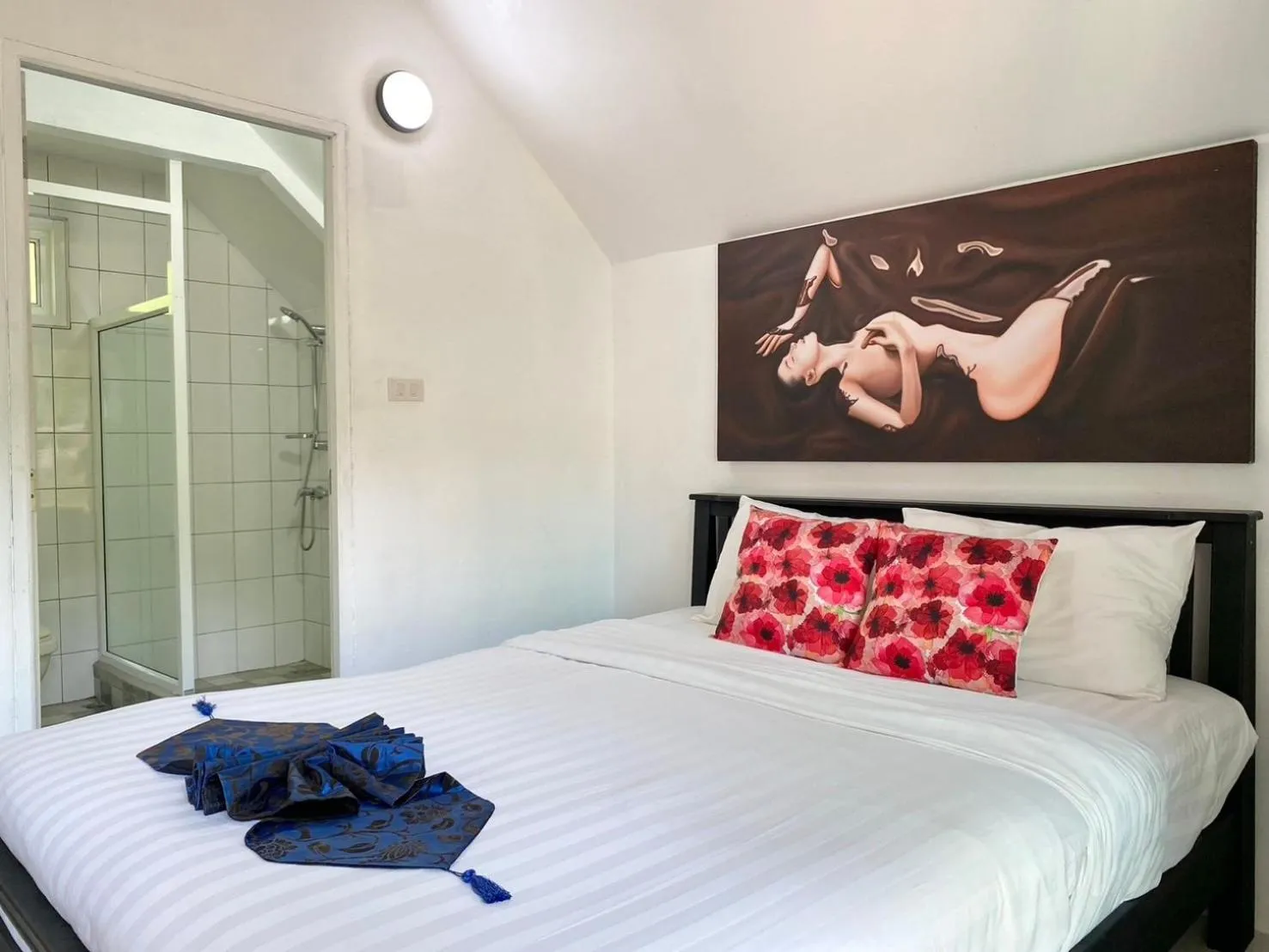 Shower, Bed in Chalong - 10 BR Private Pool Villa - Villa Nap Dau - Phuket