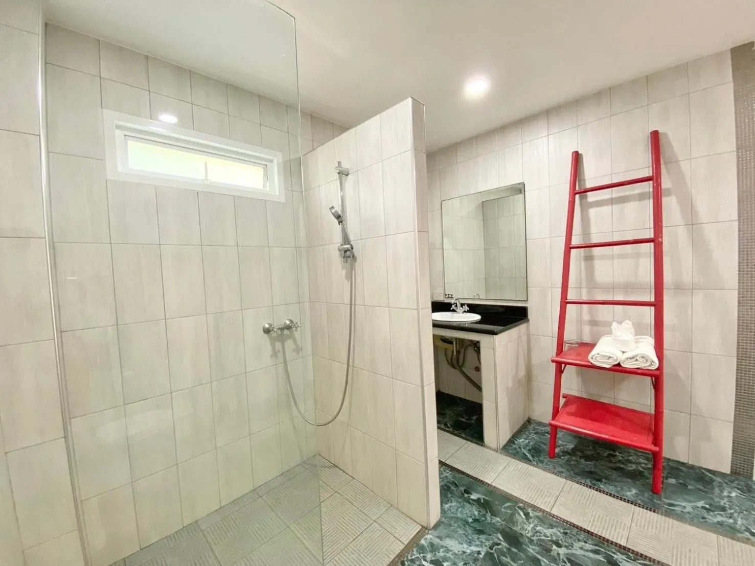 Shower in Chalong - 10 BR Private Pool Villa - Villa Nap Dau - Phuket