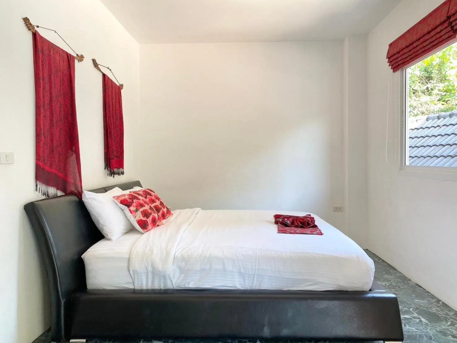 Bed in Chalong - 10 BR Private Pool Villa - Villa Nap Dau - Phuket