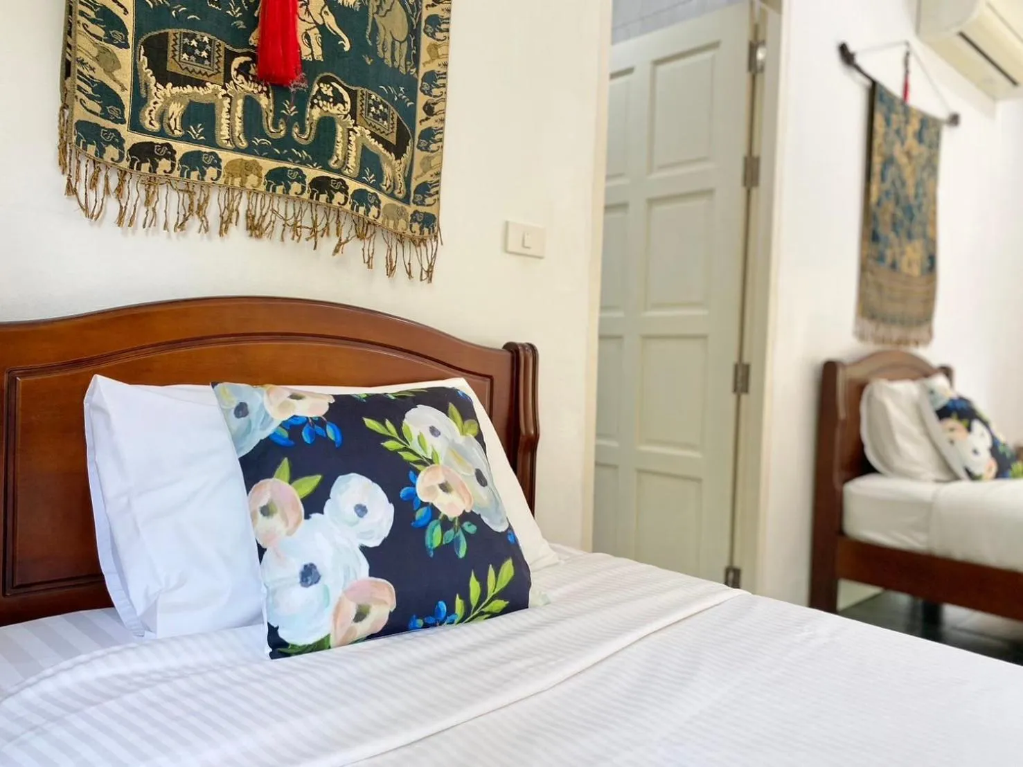 Bed in Chalong - 10 BR Private Pool Villa - Villa Nap Dau - Phuket