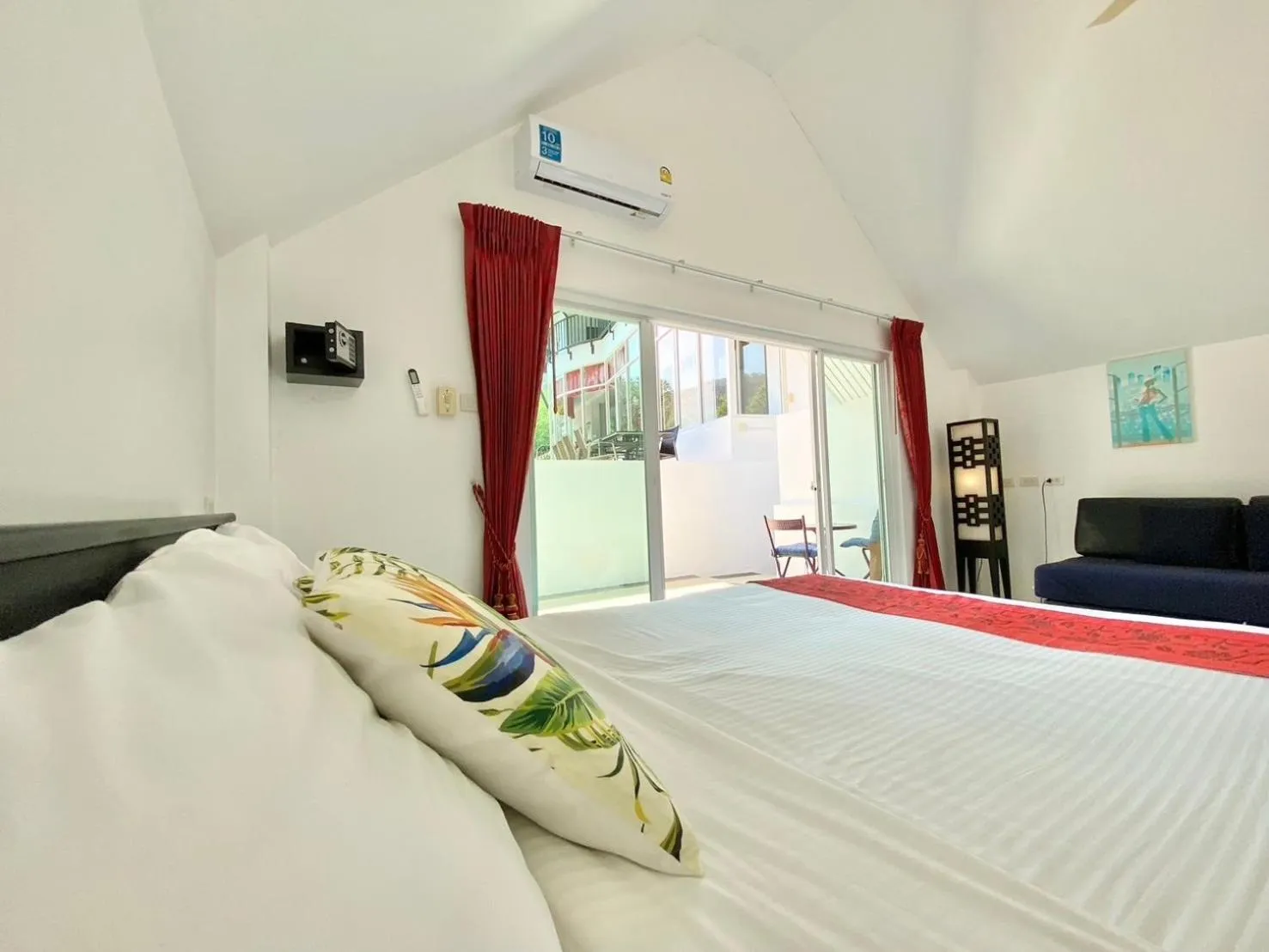 Bed in Chalong - 10 BR Private Pool Villa - Villa Nap Dau - Phuket