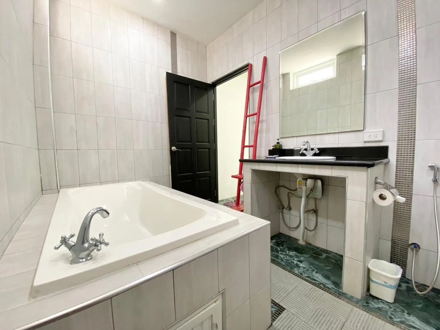 Shower in Chalong - 10 BR Private Pool Villa - Villa Nap Dau - Phuket