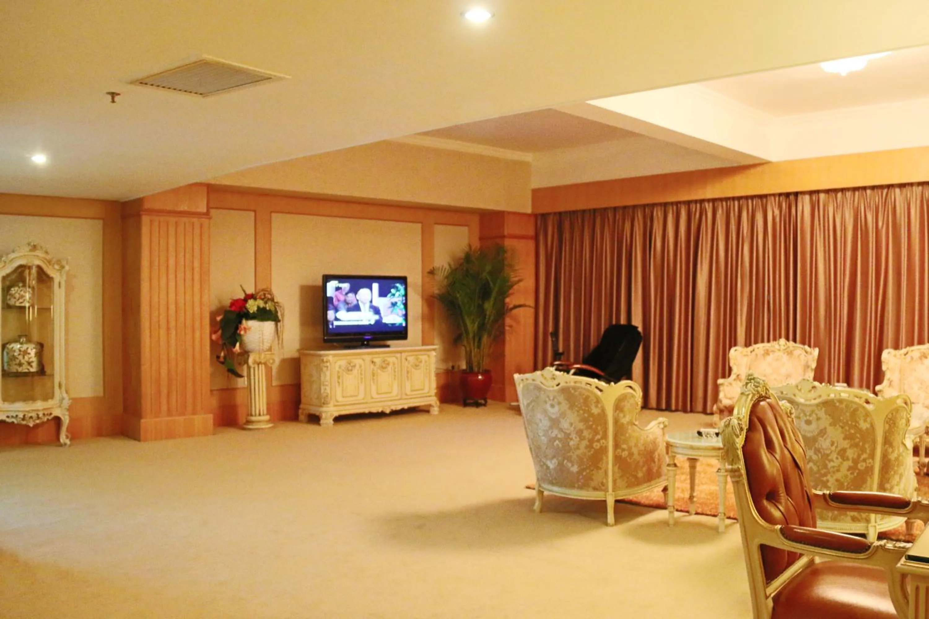 Living room, TV/Entertainment Center in Zhuhai Dehan Hotel