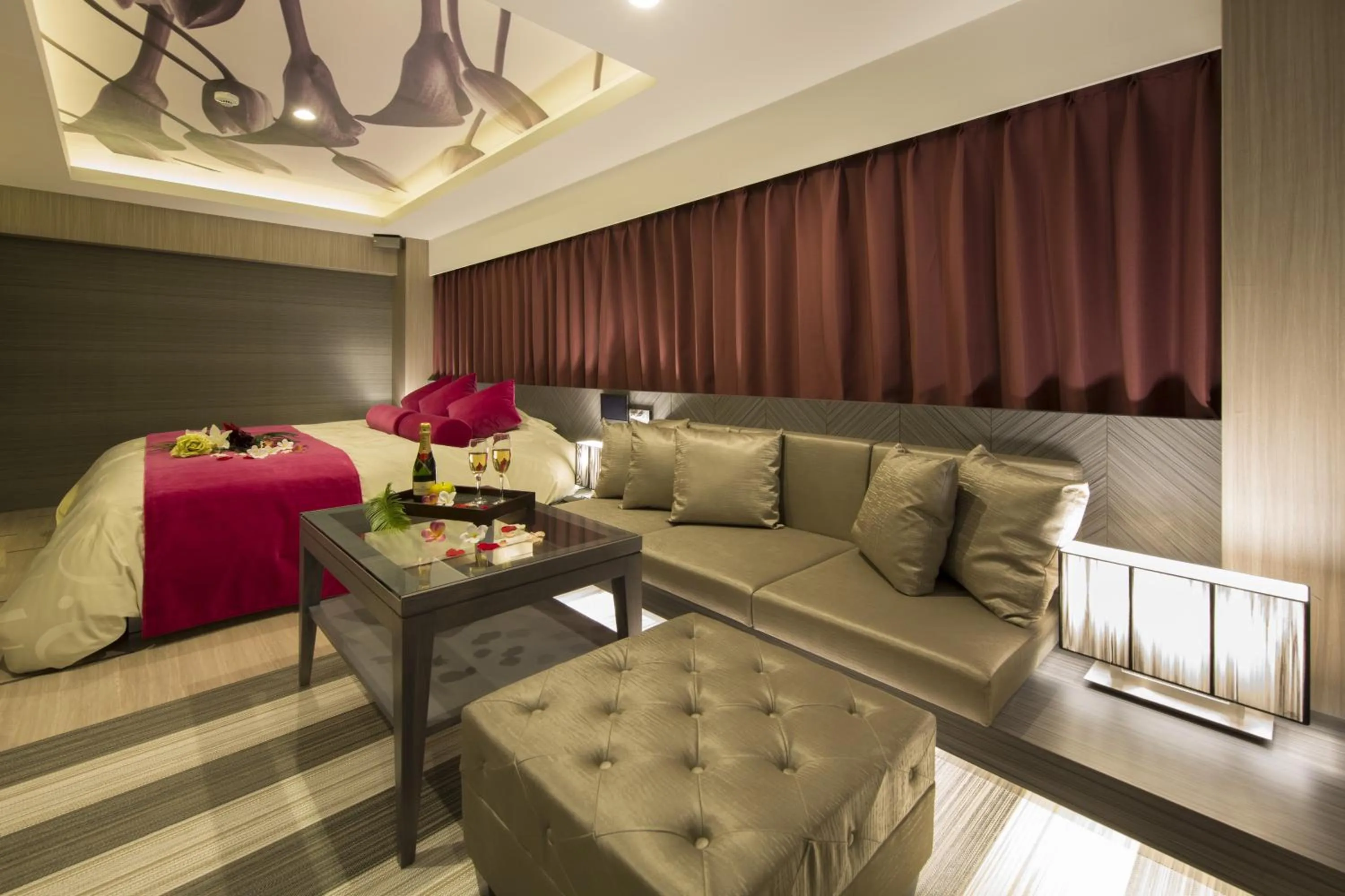 Photo of the whole room in Hotel In The Green (Adult Only)