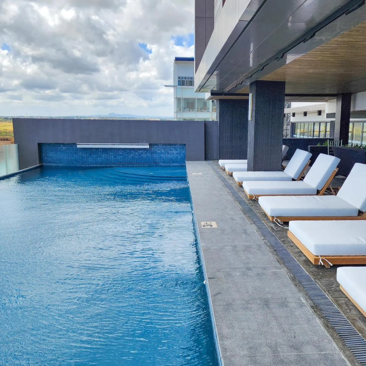 Pool view in Elijah Hotel