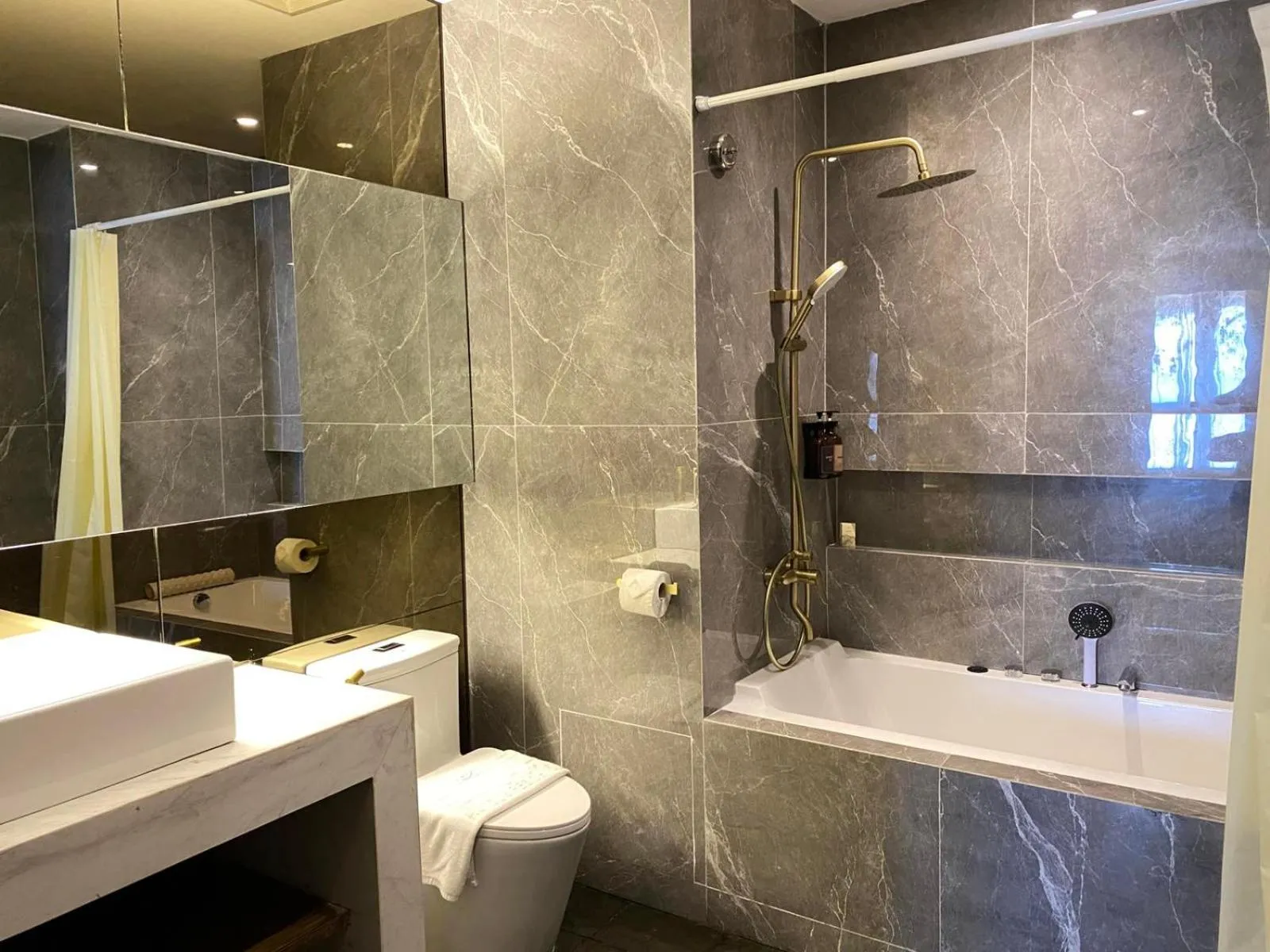 Shower in Elijah Hotel