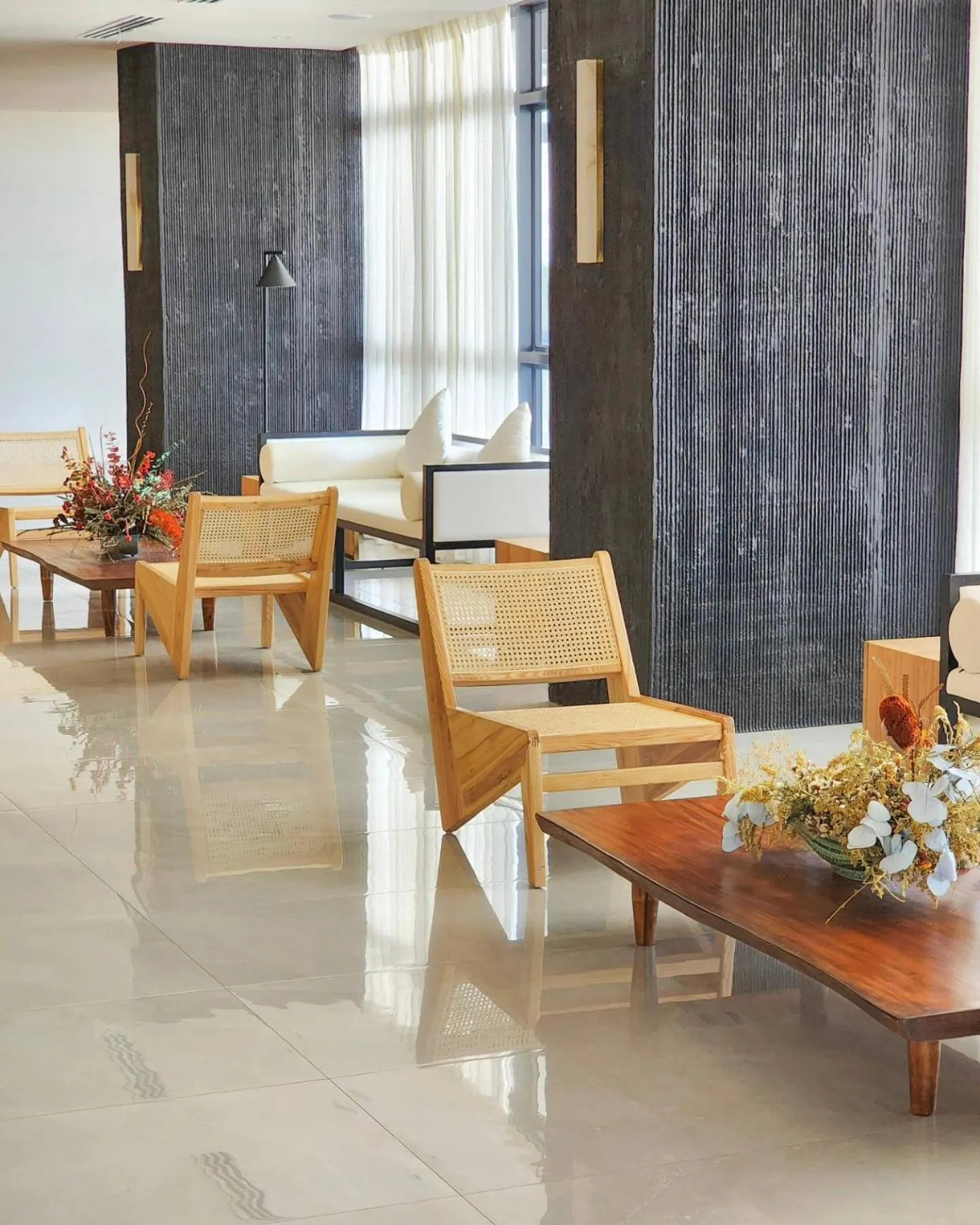 Seating area in Elijah Hotel