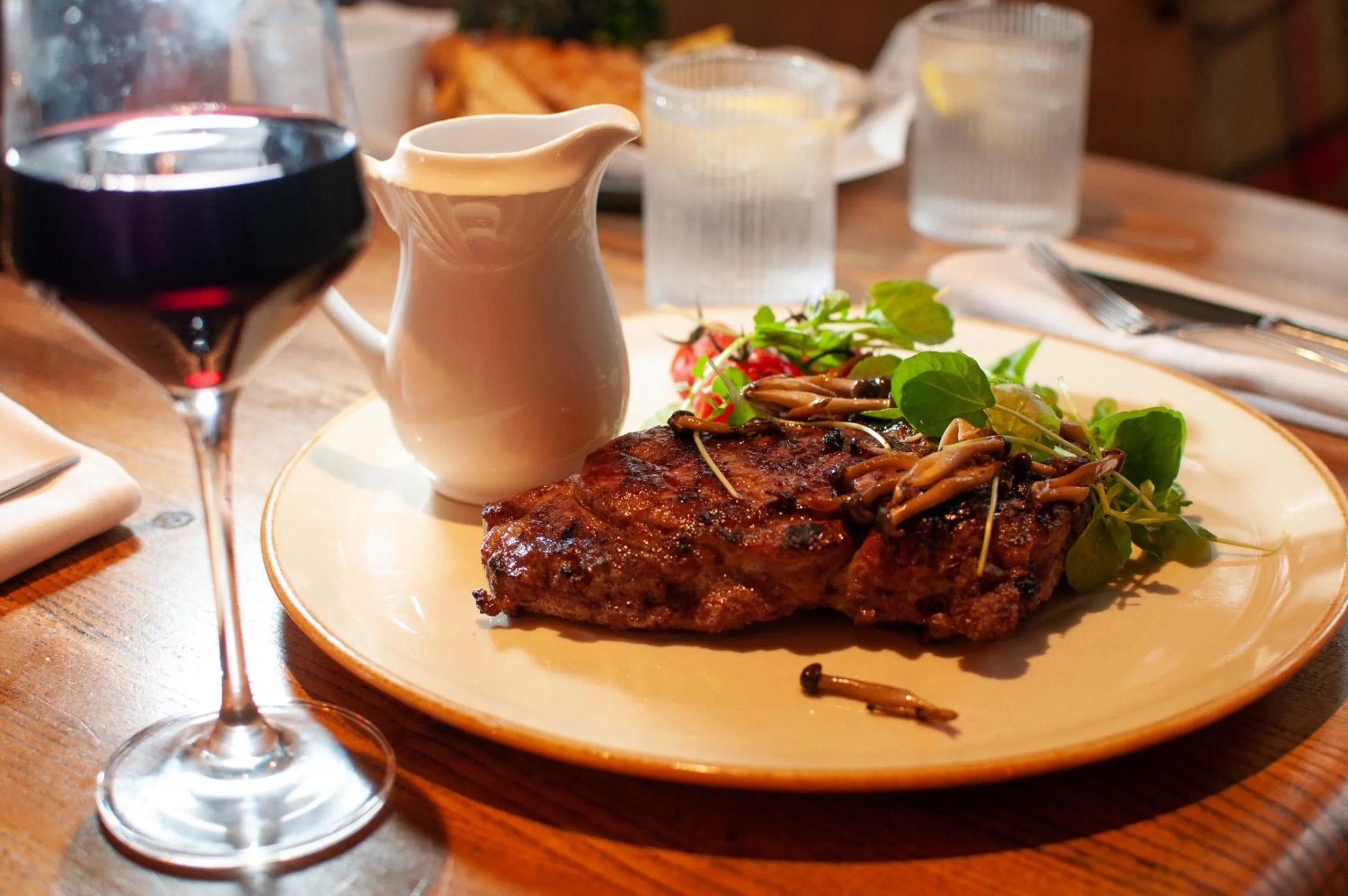 Food and drinks in The Cowdray Arms