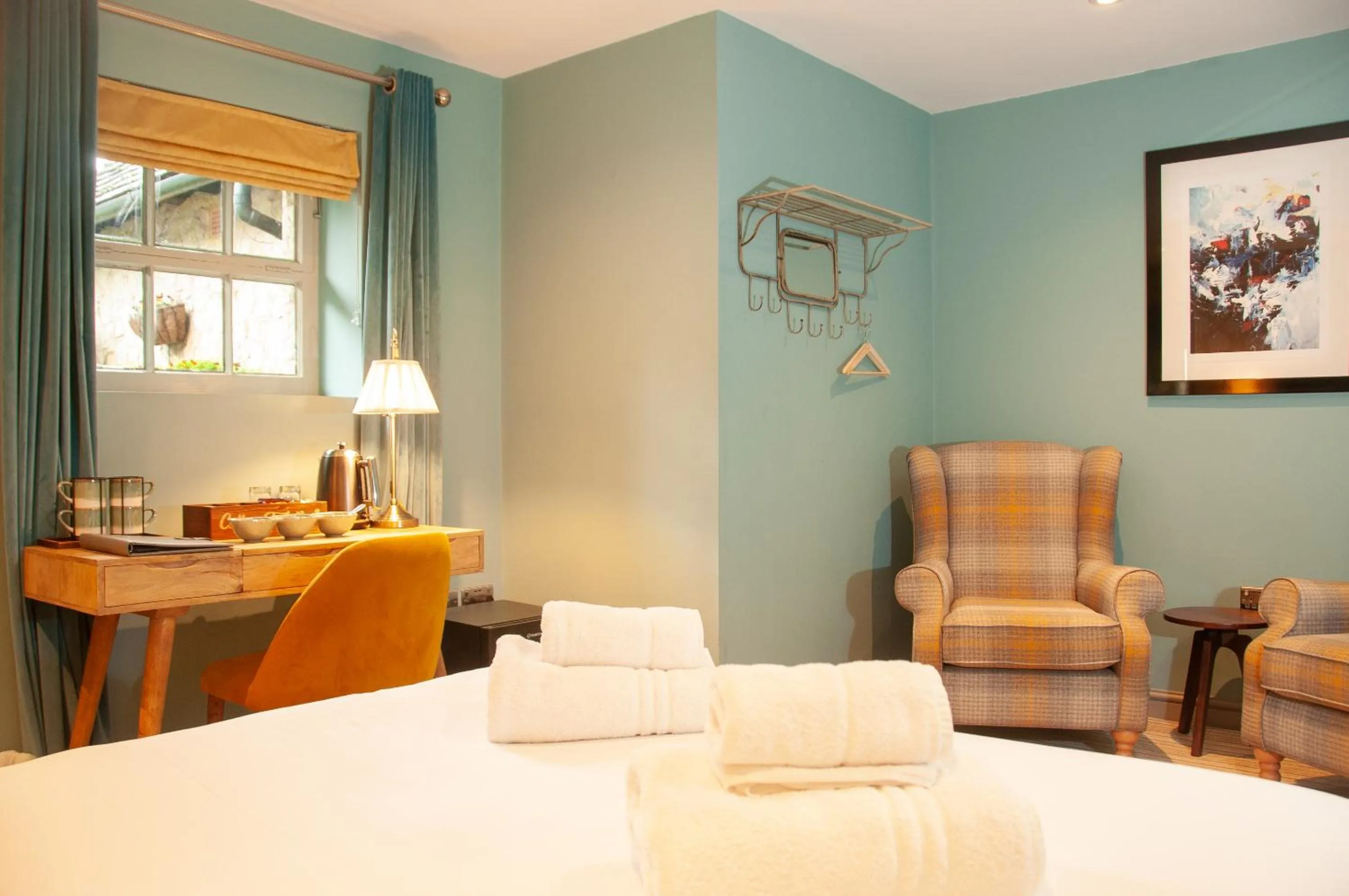 Bedroom, Bed in The Cowdray Arms