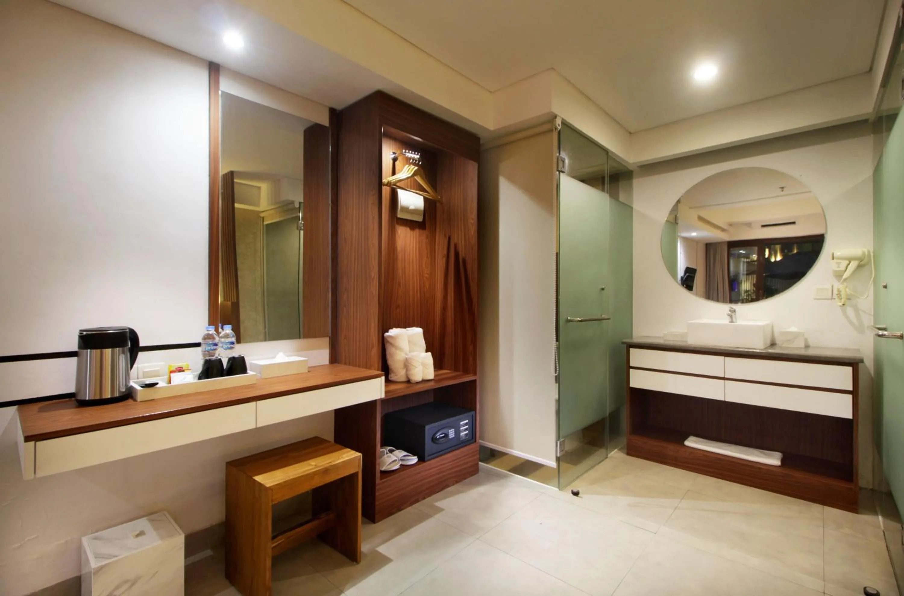 Toilet, Bed in Nadi Hotel Legian